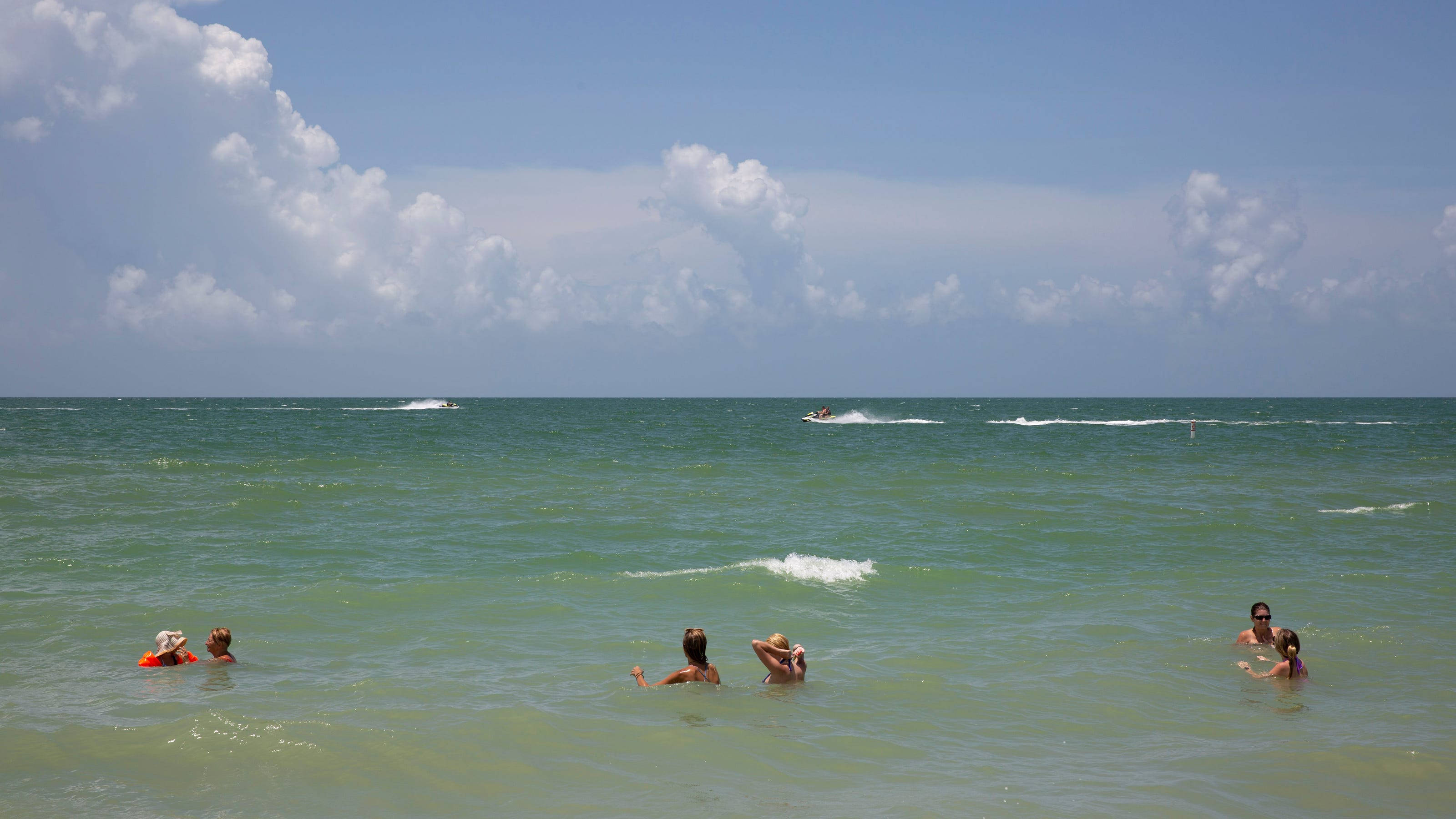 Florida Beach, turquoise ocean waters, bright blue sky, 2K Desktop Wallpaper