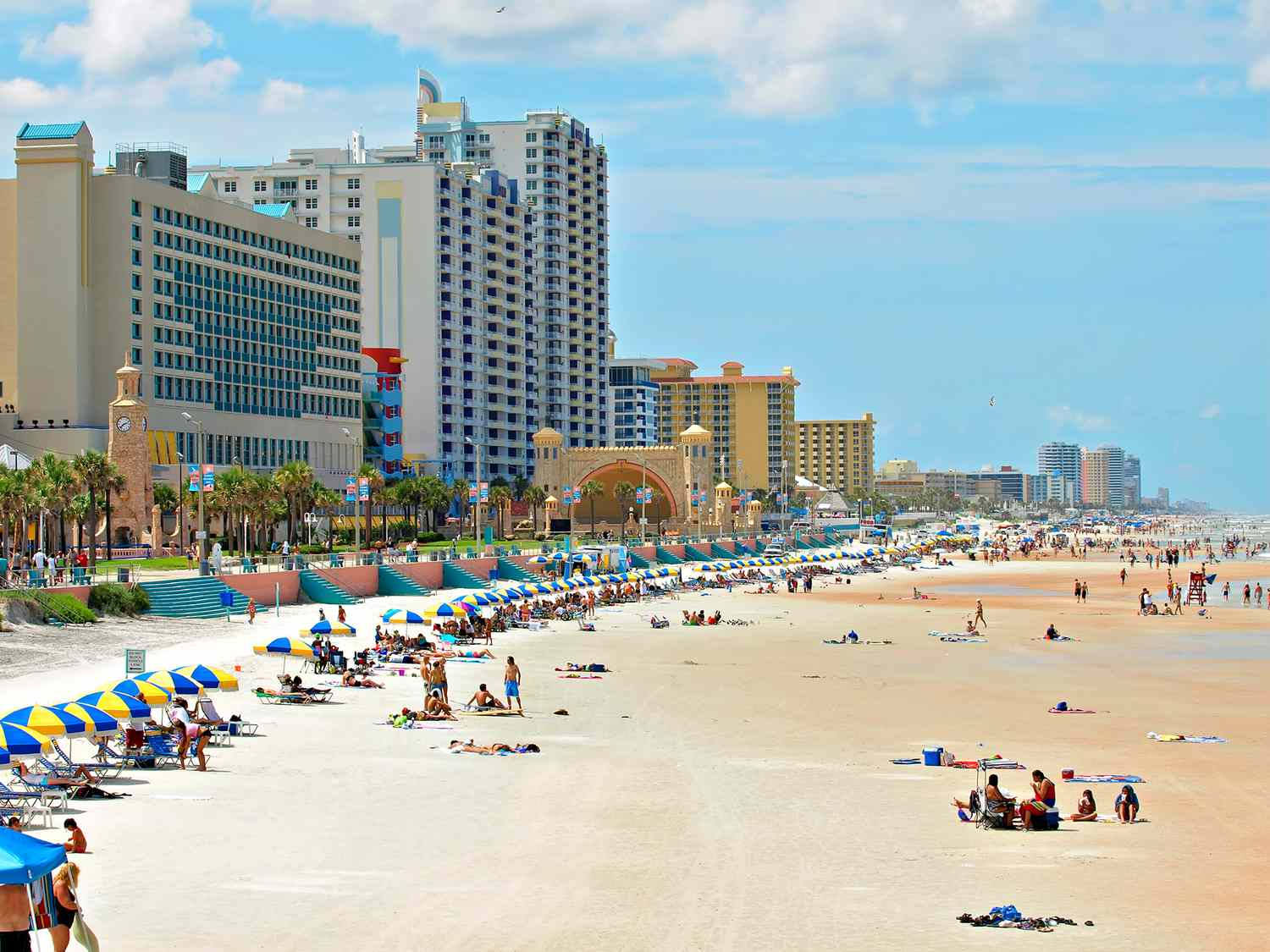 Florida Beach, blue yellow umbrellas, tall hotels, HD Desktop Wallpaper