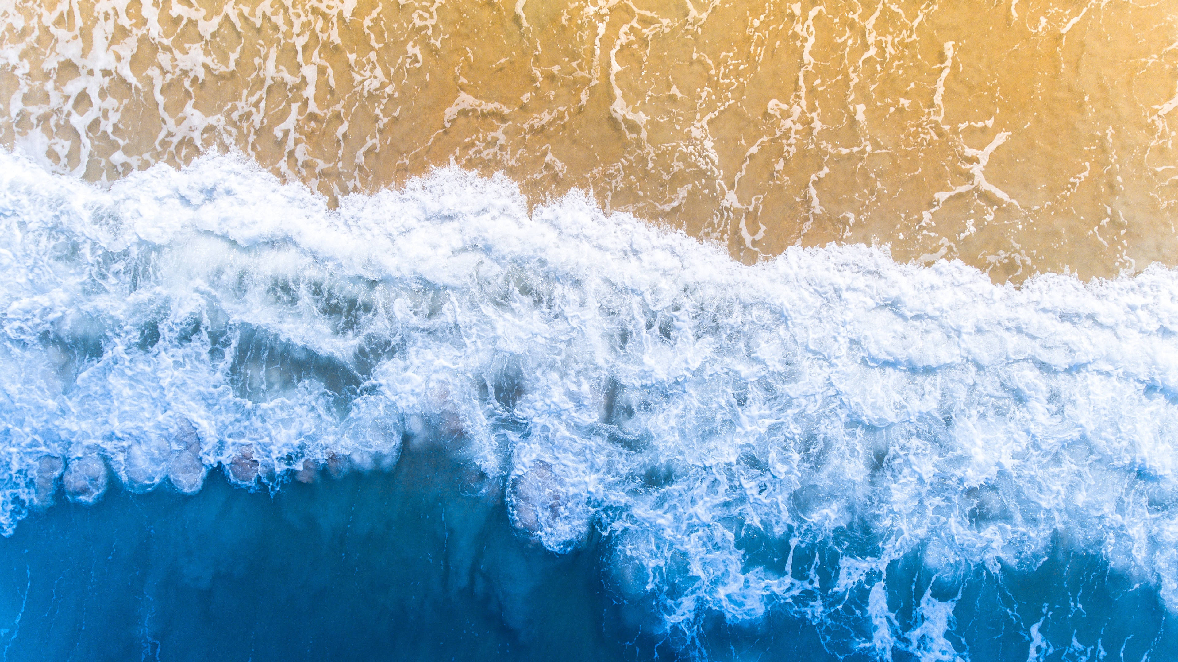 Florida Beach, crashing ocean waves, golden sand, 4K Desktop Wallpaper