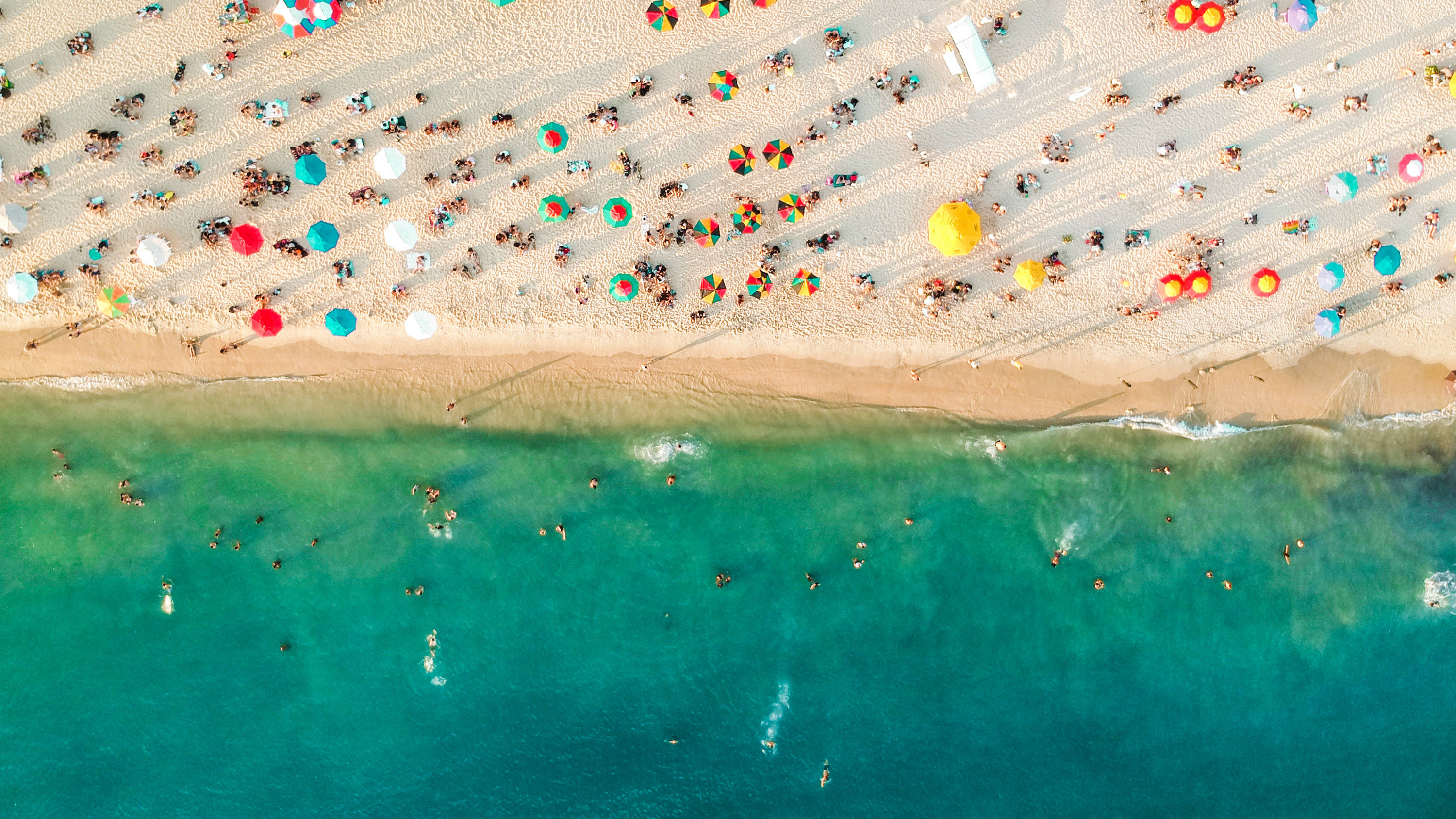 Florida Beach, aerial view, crowded beach, 2K Desktop Wallpaper