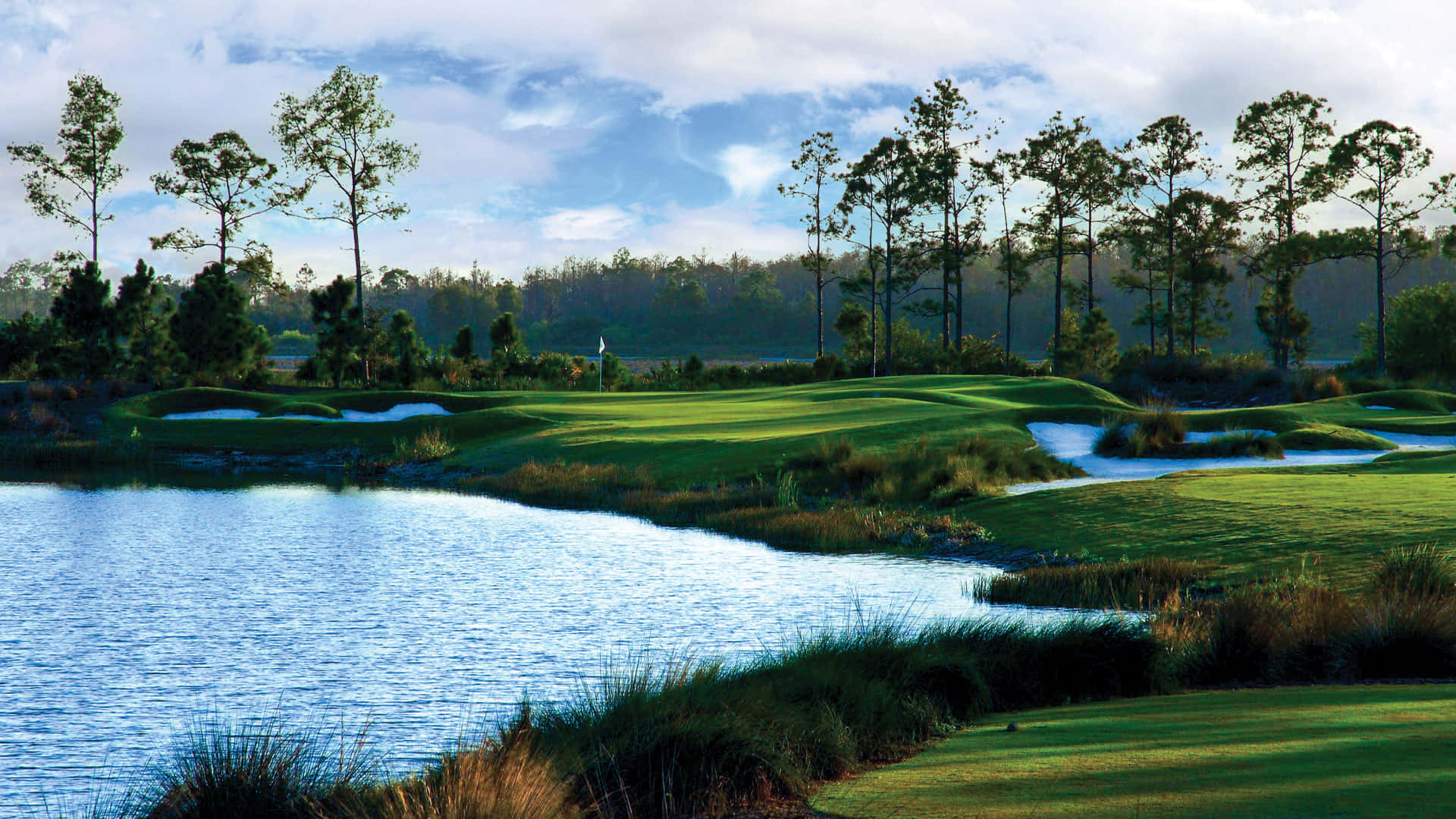 Florida Golf, lush green fairways, calm blue water hazard, Full HD Desktop Wallpaper