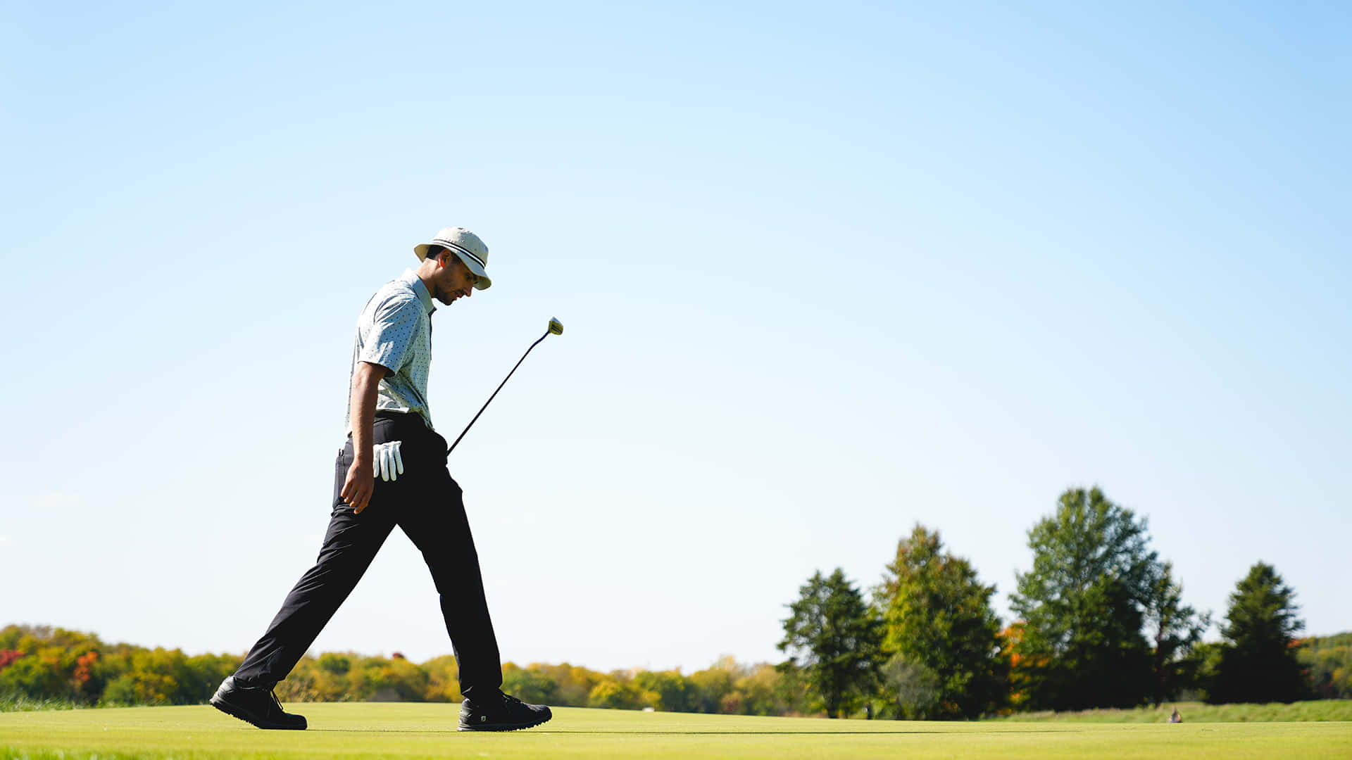Florida Golf, white hat, sunlit green fairway, Full HD Desktop Wallpaper