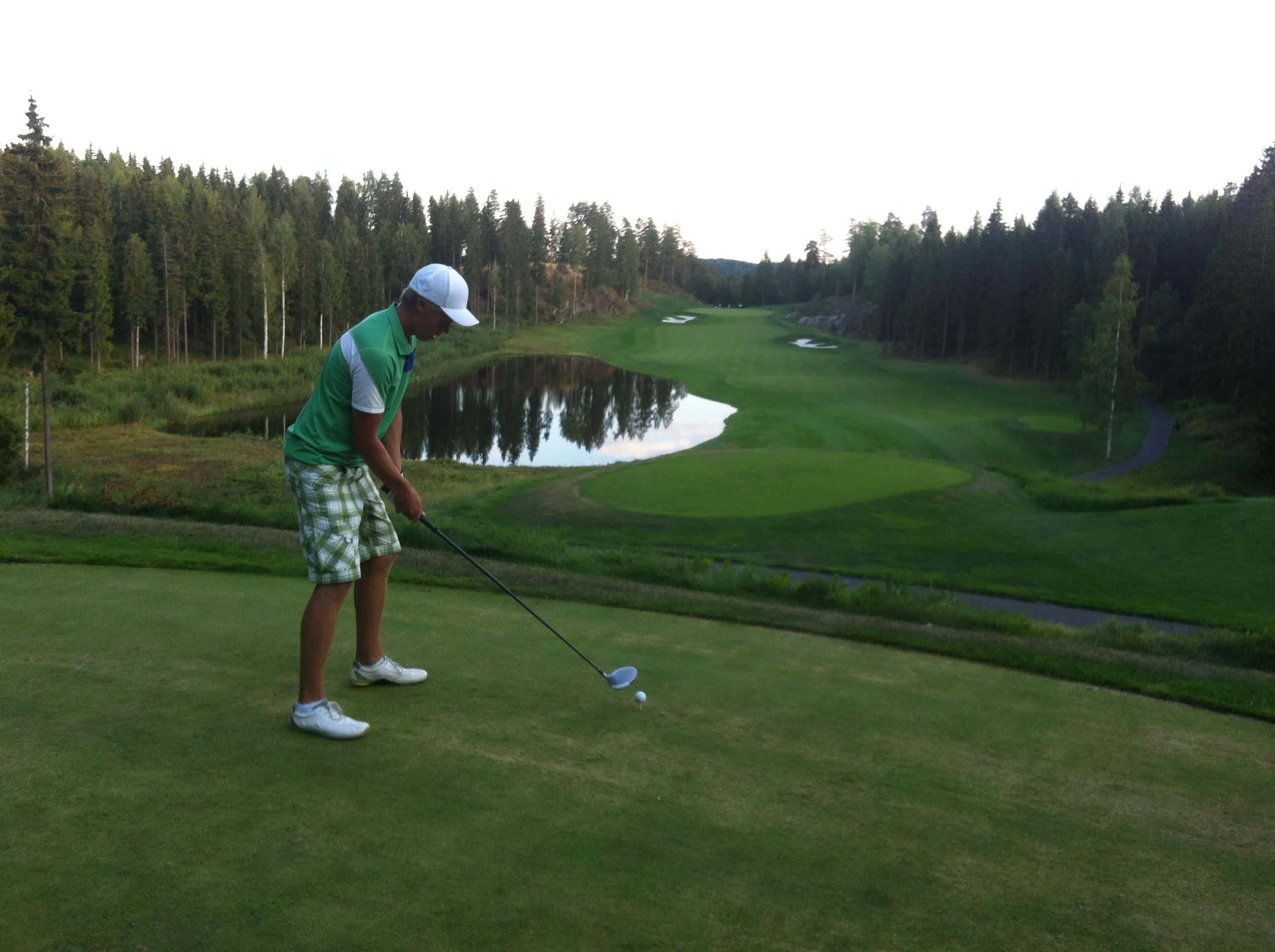 Florida Golf, green shirt, white cap, 2K Desktop Wallpaper