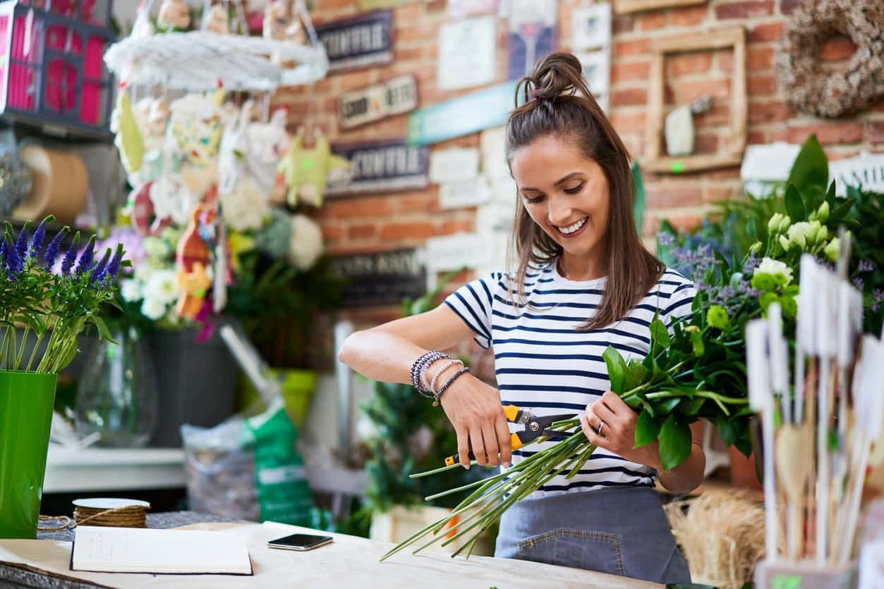 florist, striped shirt, green stems, SD Desktop Wallpaper