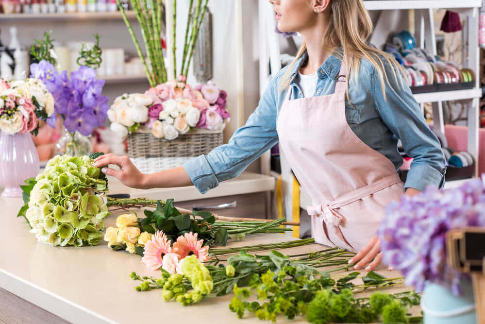 florist, pink apron, vibrant green hydrangeas, SD Desktop Wallpaper