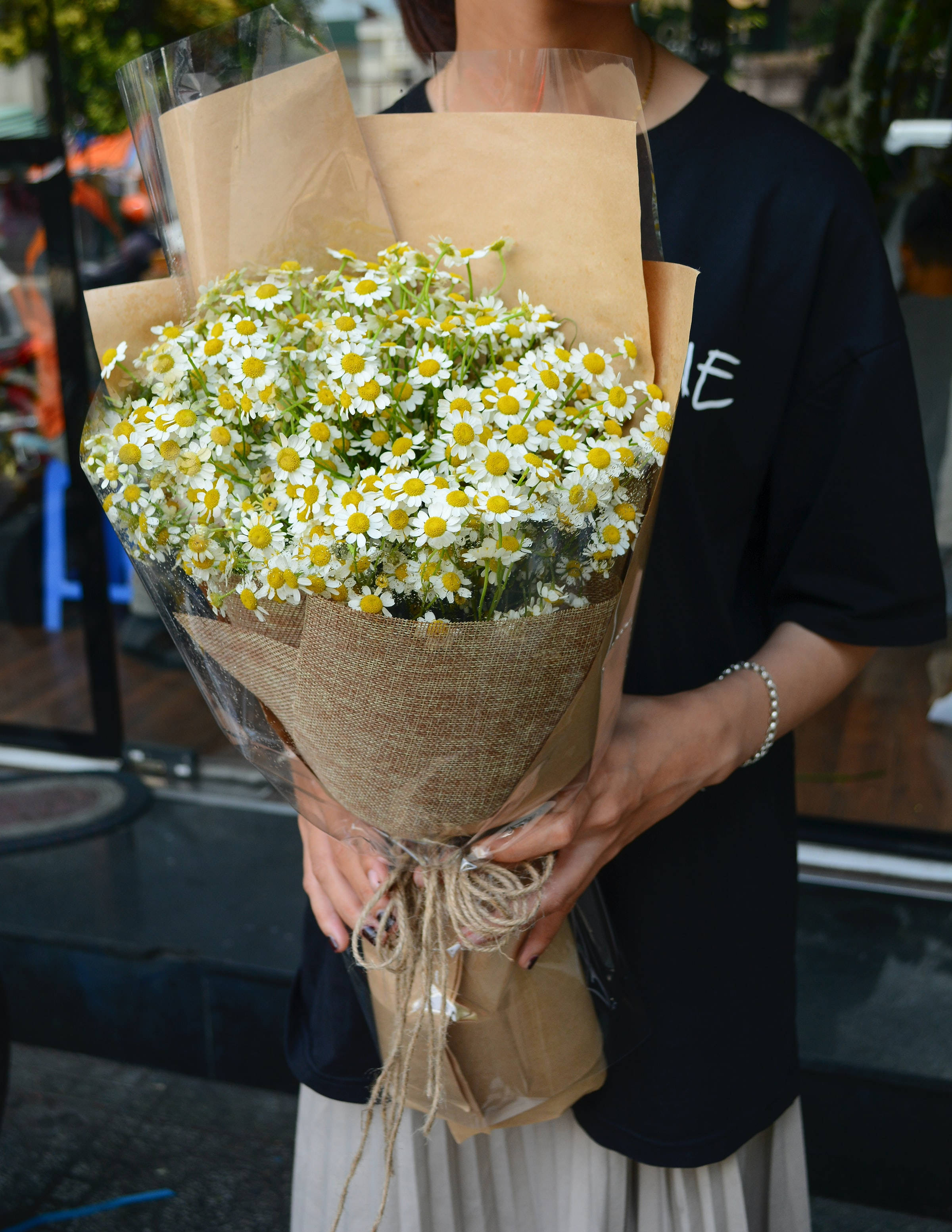 fresh feverfew flower bouquet, flower shop, white and yellow daisies, 2K Phone Wallpaper