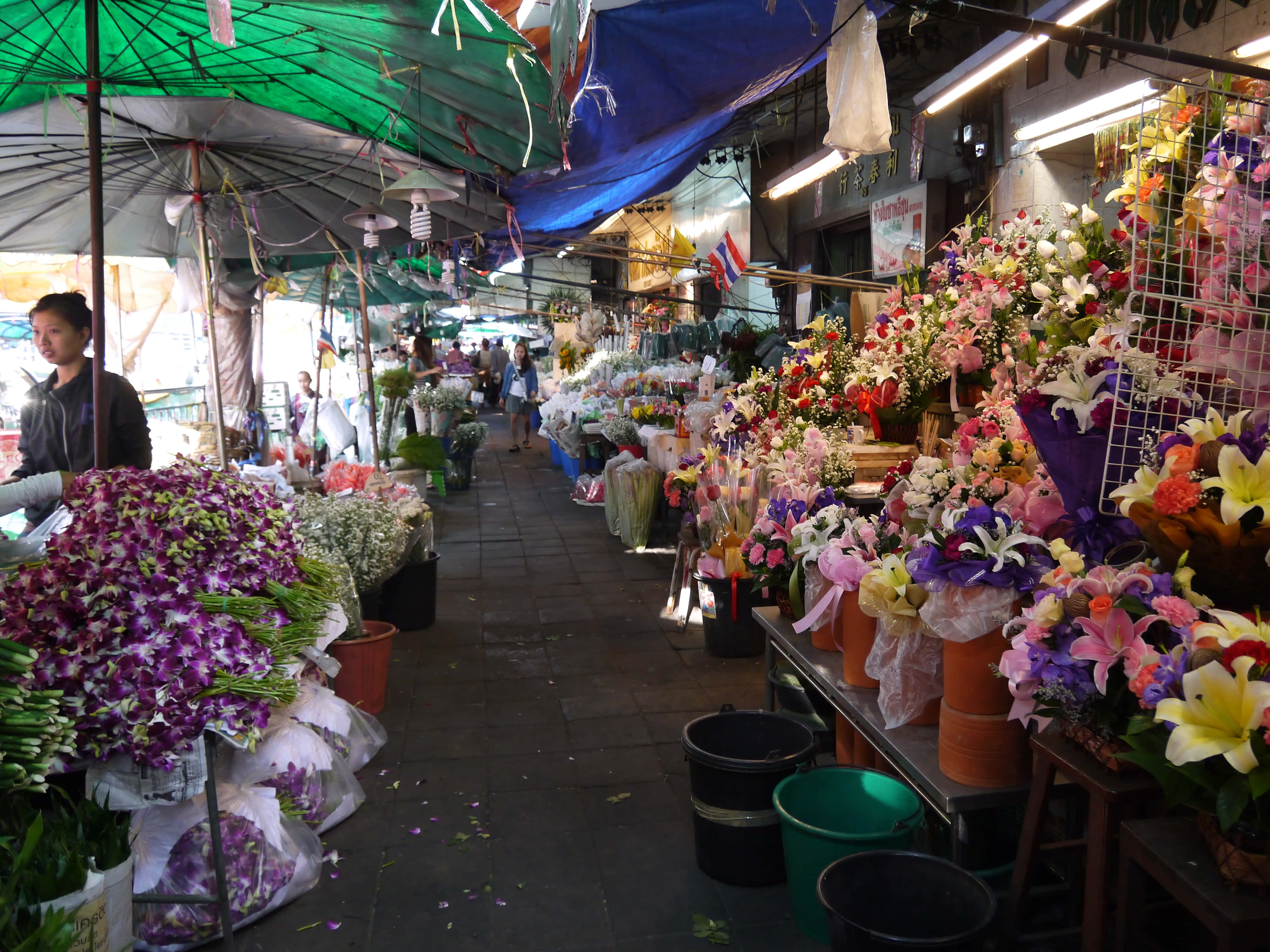 flower market, bustling covered market alley, colorful blooms, 4K Desktop Wallpaper