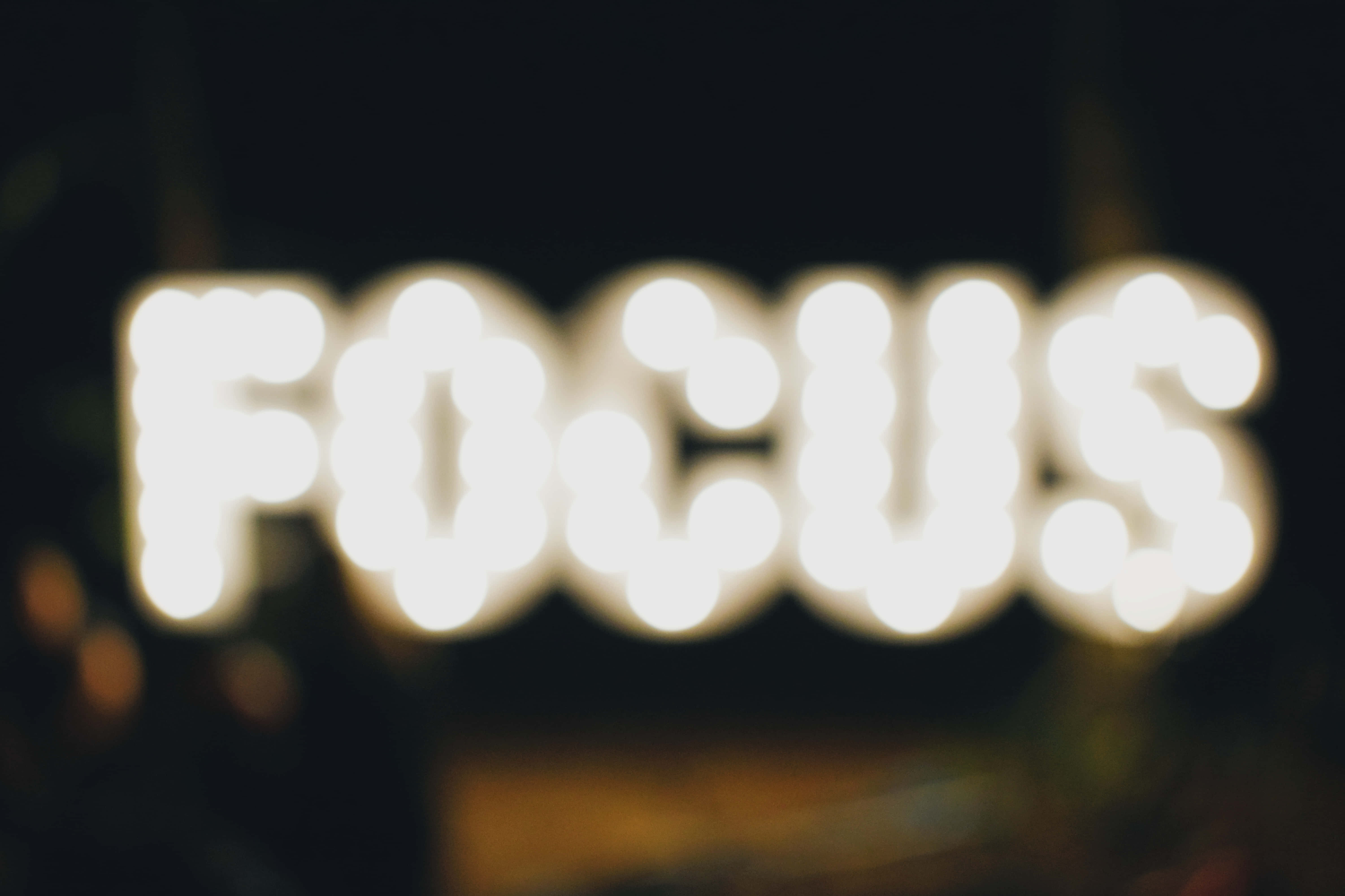 focused, glowing white lights, dark background, 5K Desktop Wallpaper