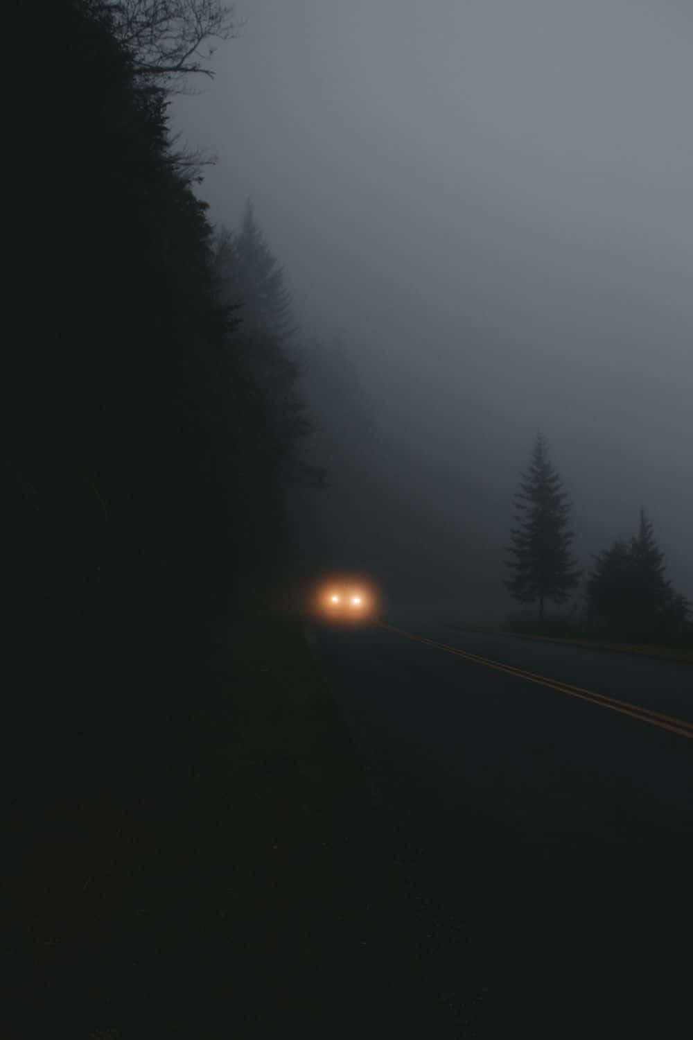foggy aesthetic, lone car, headlights, HD Phone Wallpaper