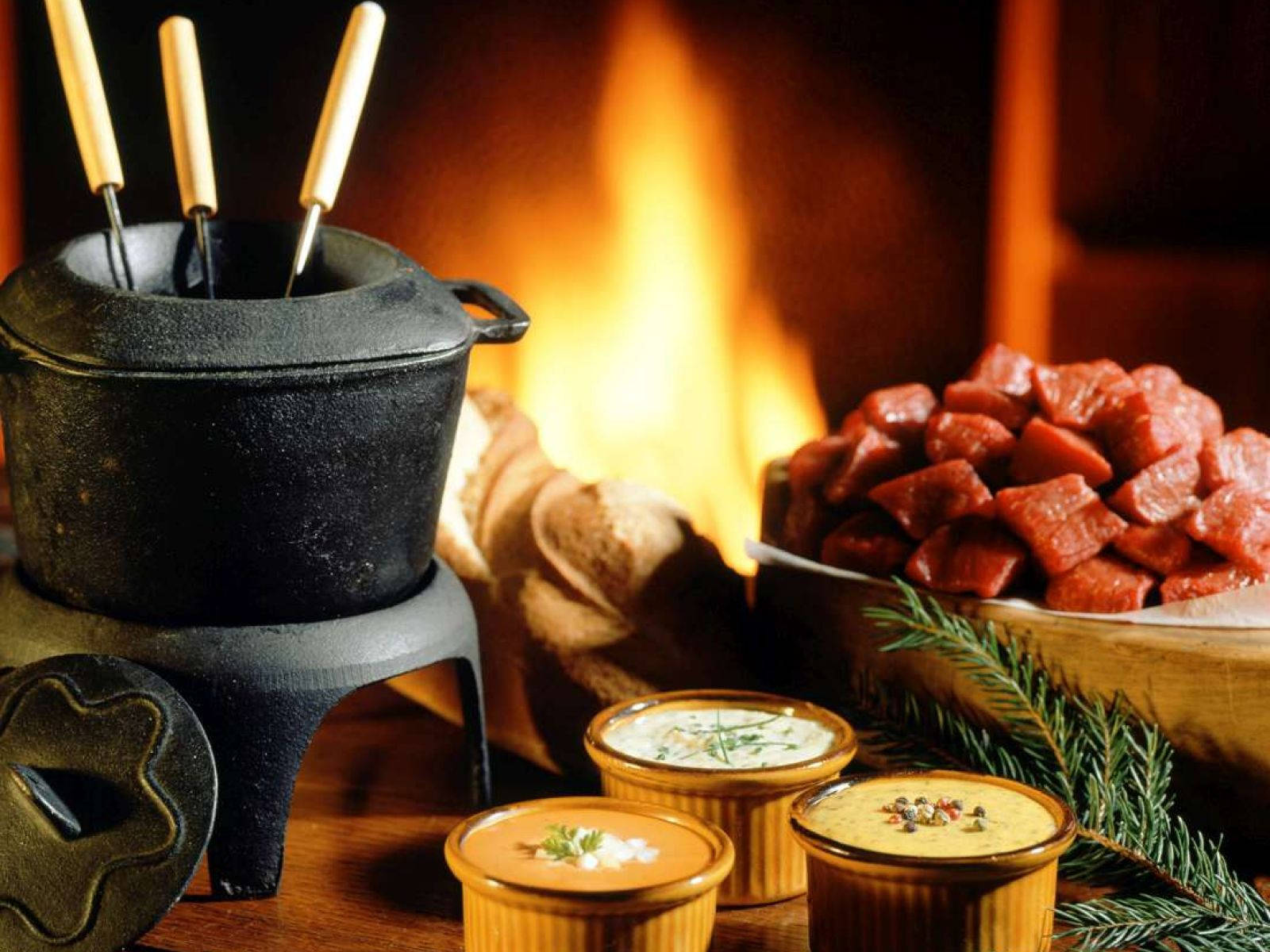 fondue, bubbling pot, raw meat cubes, HD Desktop Wallpaper