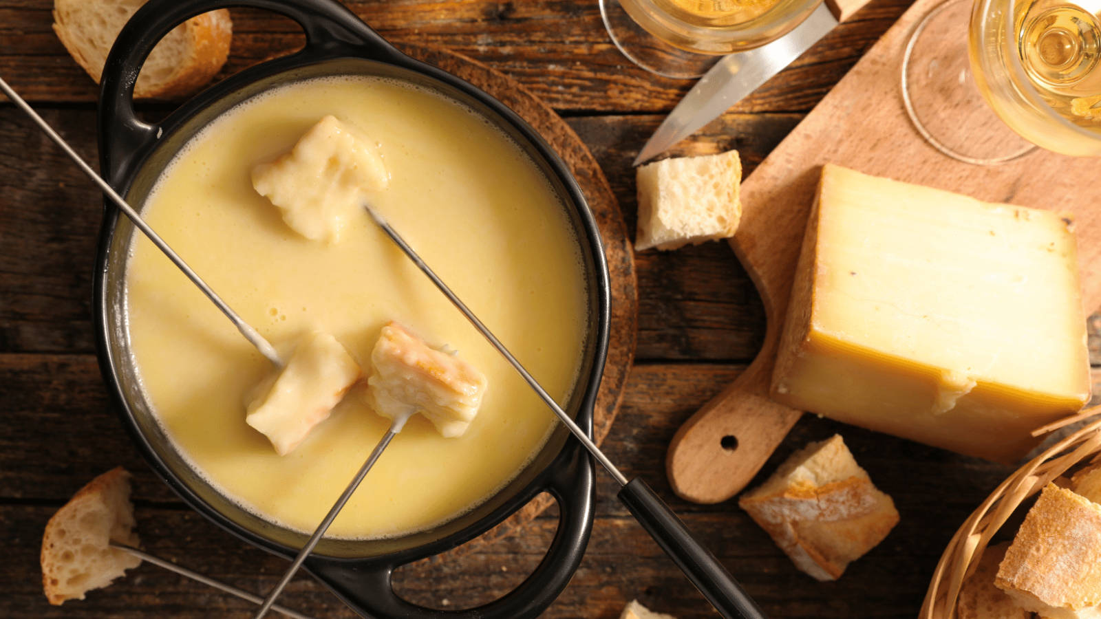 cheese fondue, black pot, bread cubes, HD Desktop Wallpaper