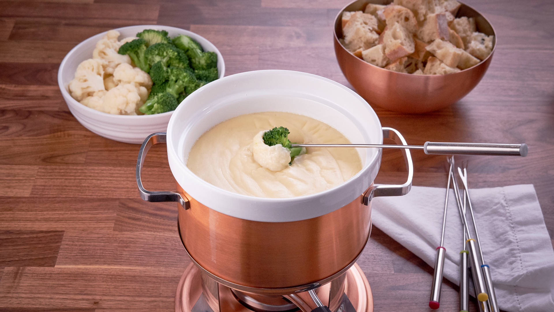 copper fondue pot, creamy cheese sauce, broccoli floret, Full HD Desktop Wallpaper