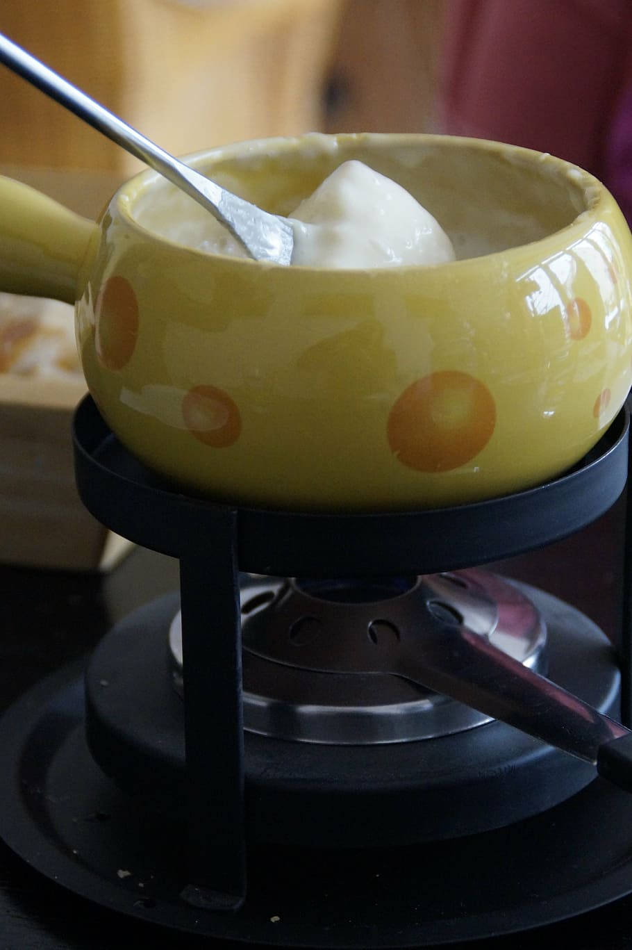fondue cute pot, yellow polka-dotted pot, portable burner, HD Phone Wallpaper