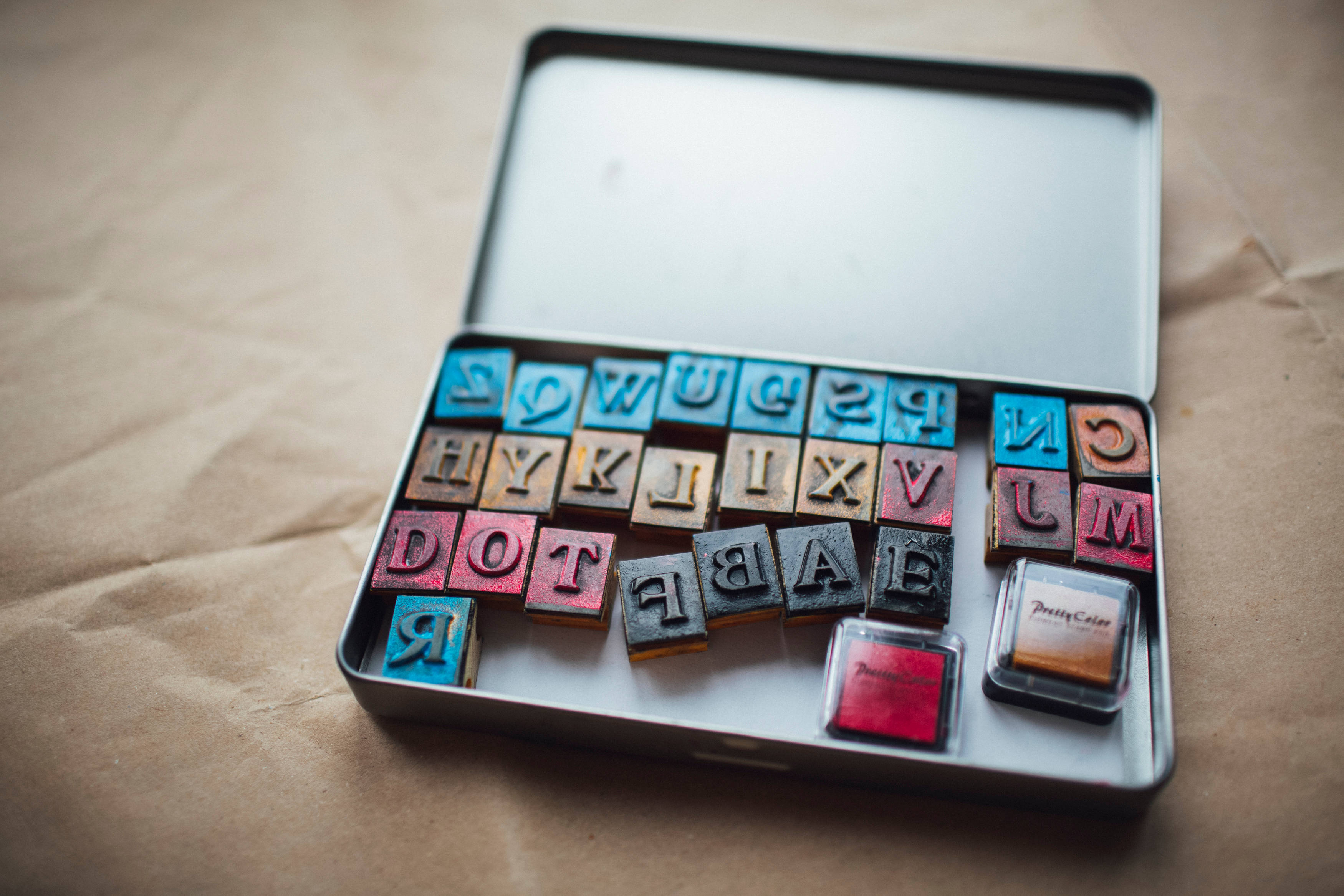 stamp metal font letters, vintage letterpress blocks, ink pads, 2K Desktop Wallpaper