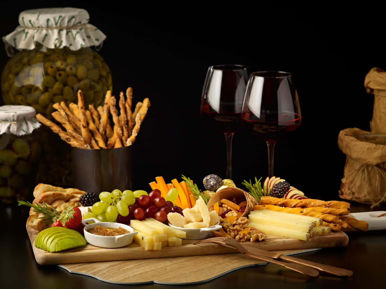charcuterie board, cheeses, grapes, HD Desktop Wallpaper