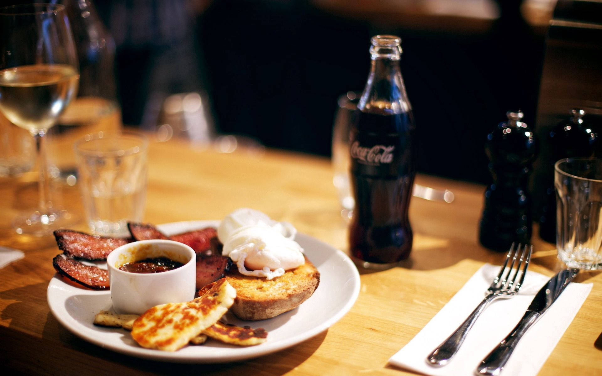 eggs benedict, bacon hash browns, white wine, Full HD Desktop Wallpaper