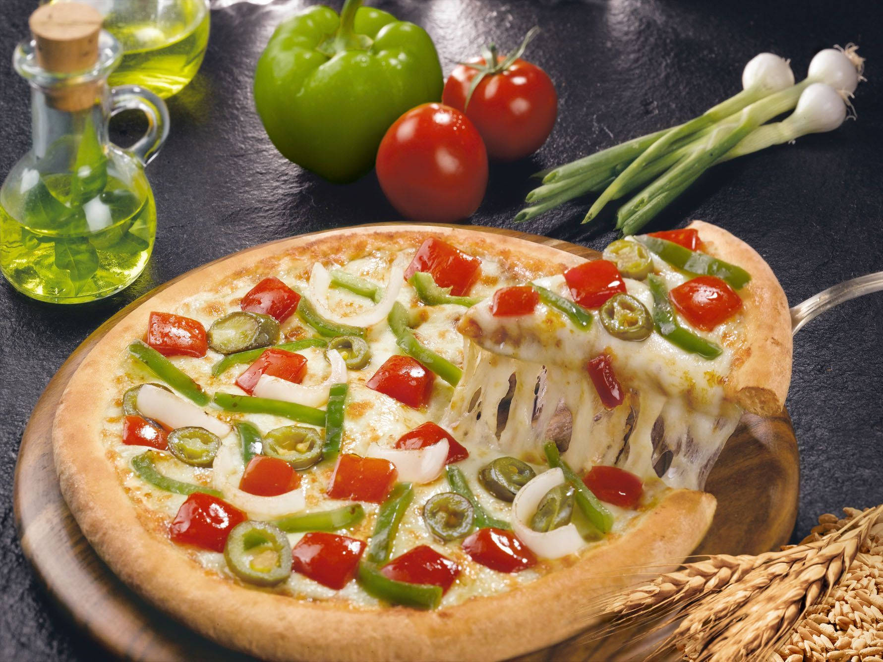 Veggie Dominos Pizza, peppers, onions, HD Desktop Wallpaper