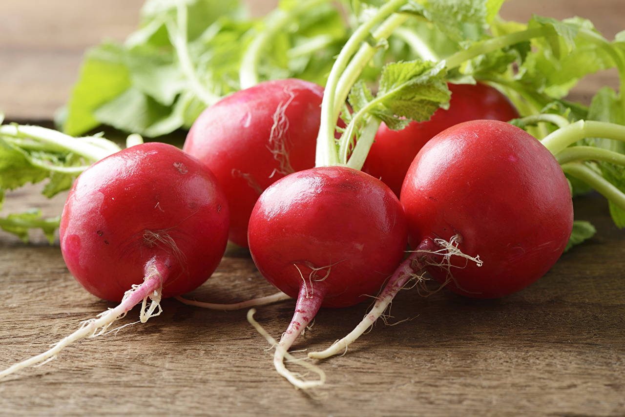 small bulb radish, wooden surface, vibrant red, HD Desktop Wallpaper