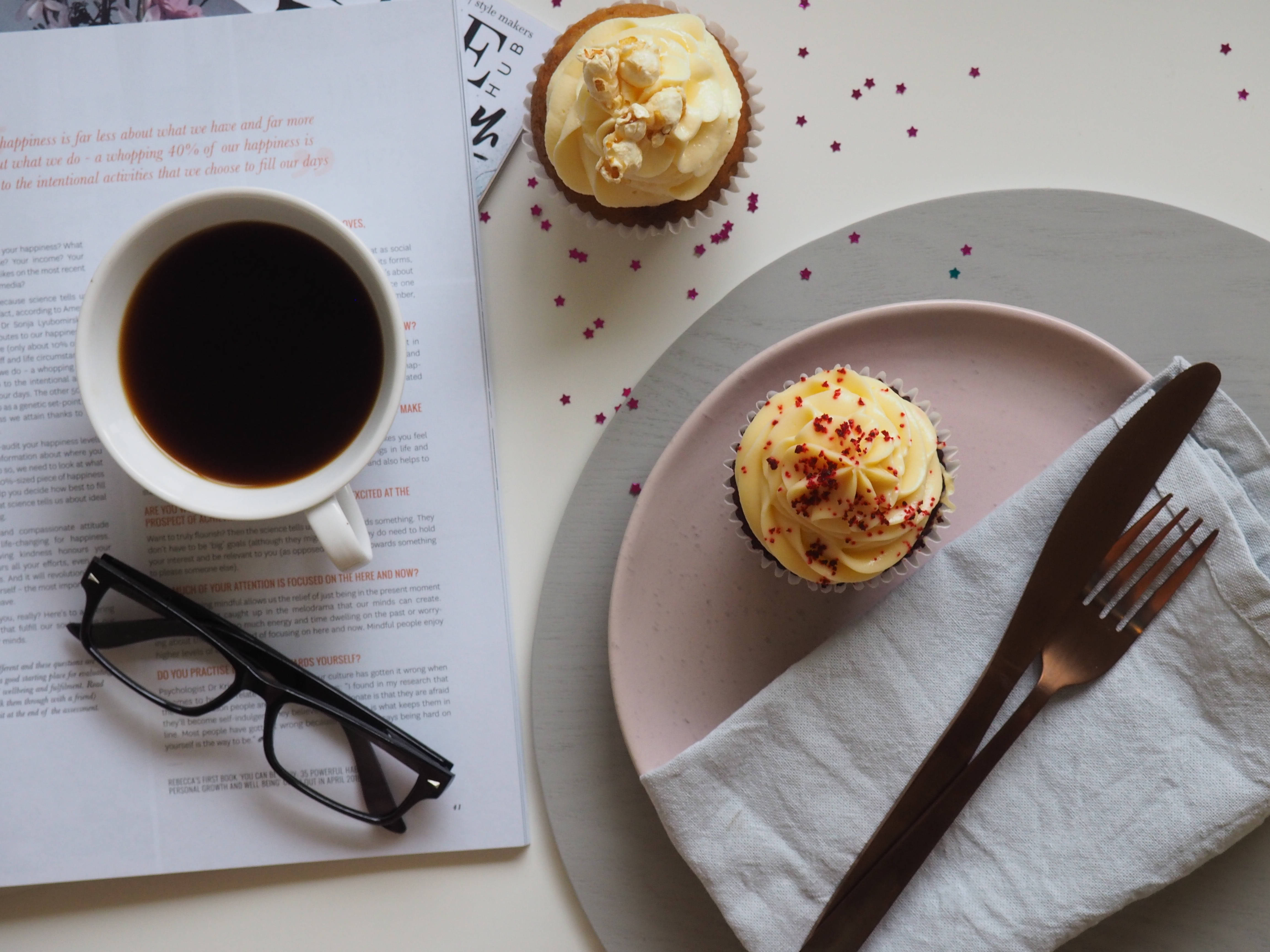 coffee cupcakes, reading glasses, open magazine, 4K Desktop Wallpaper