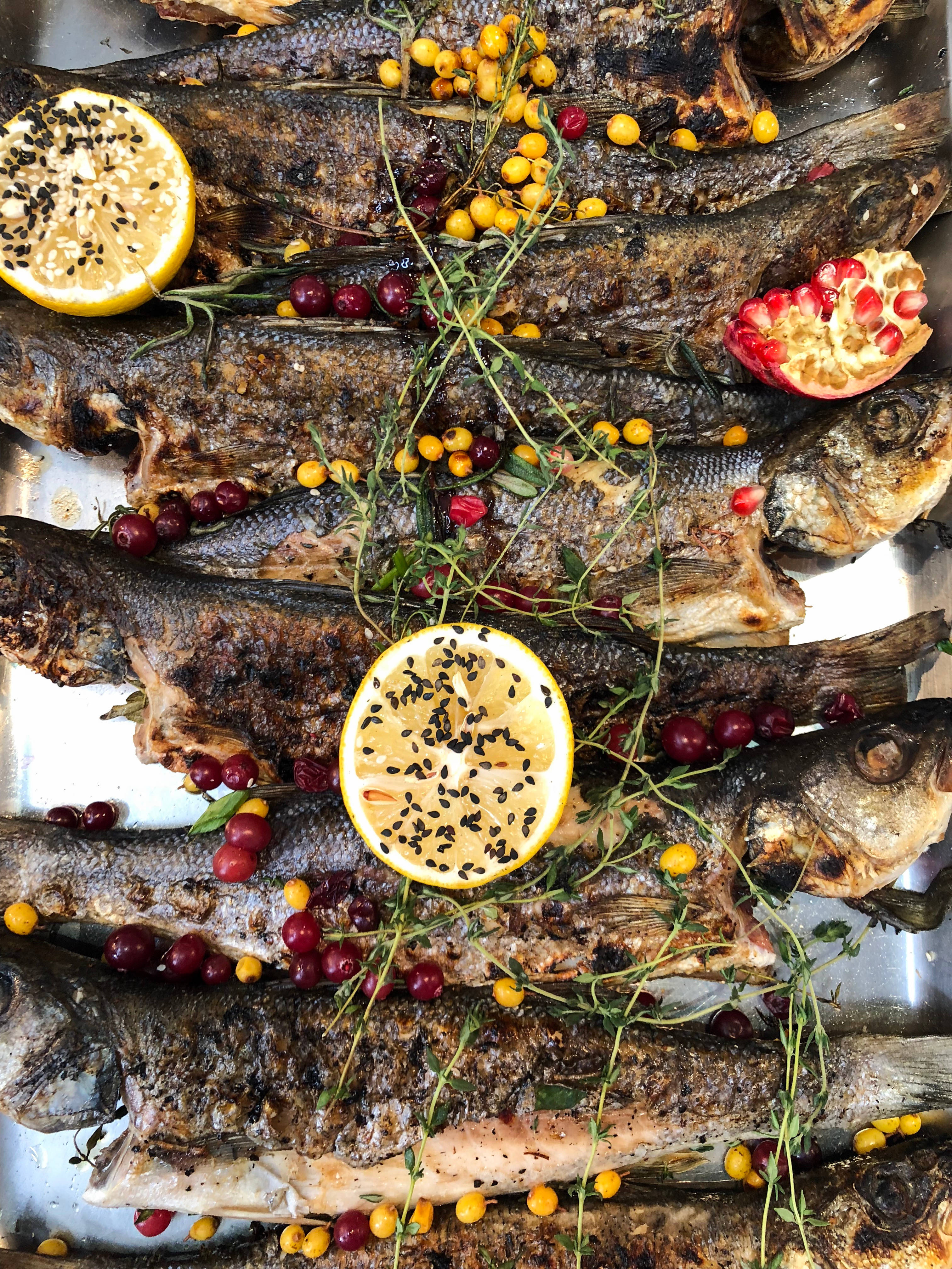 Fried Fish Food iPhone, grilled whole fish, lemon slices, 4K Phone Wallpaper
