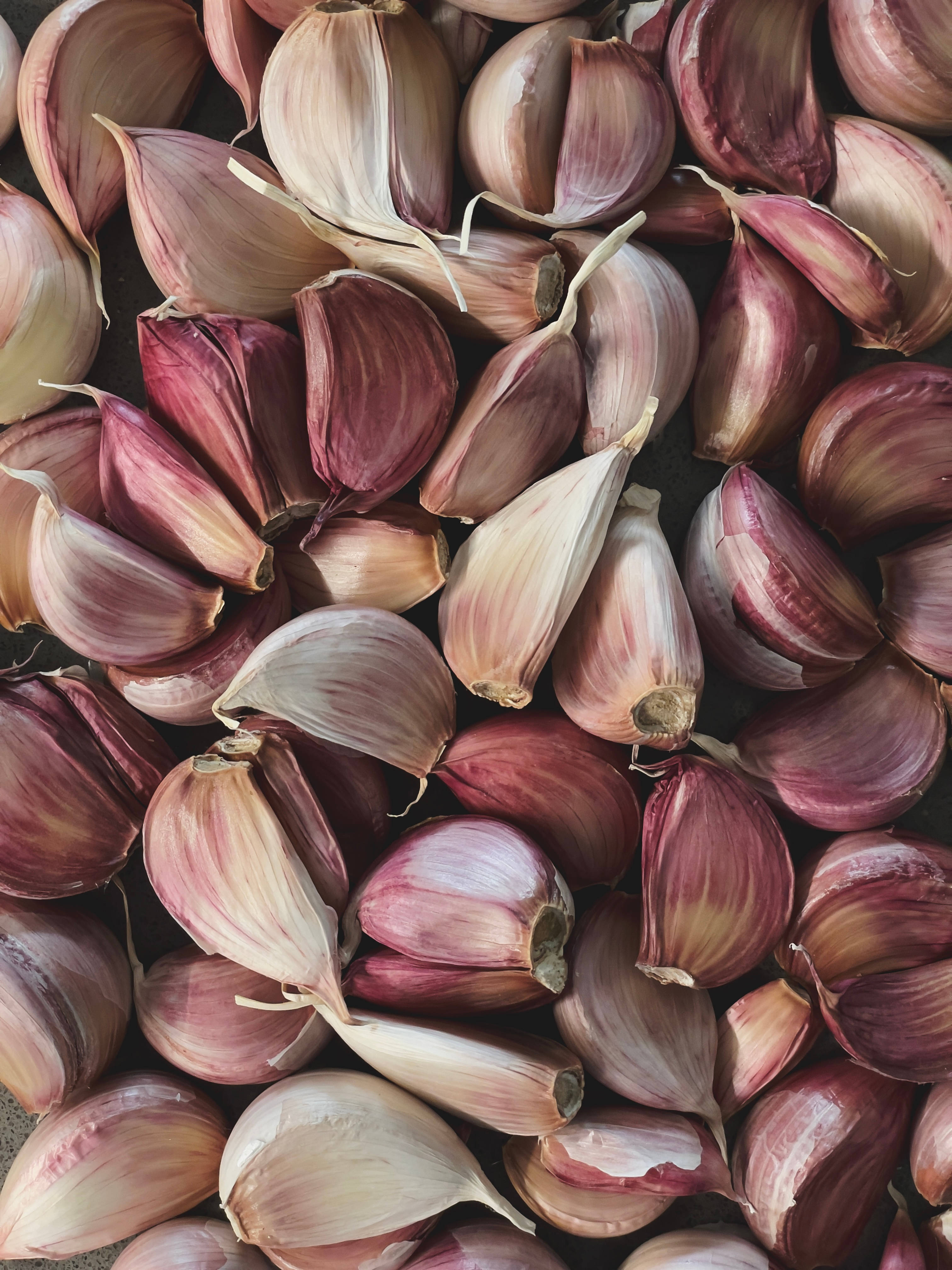 garlic cloves, purple, white, 4K Phone Wallpaper