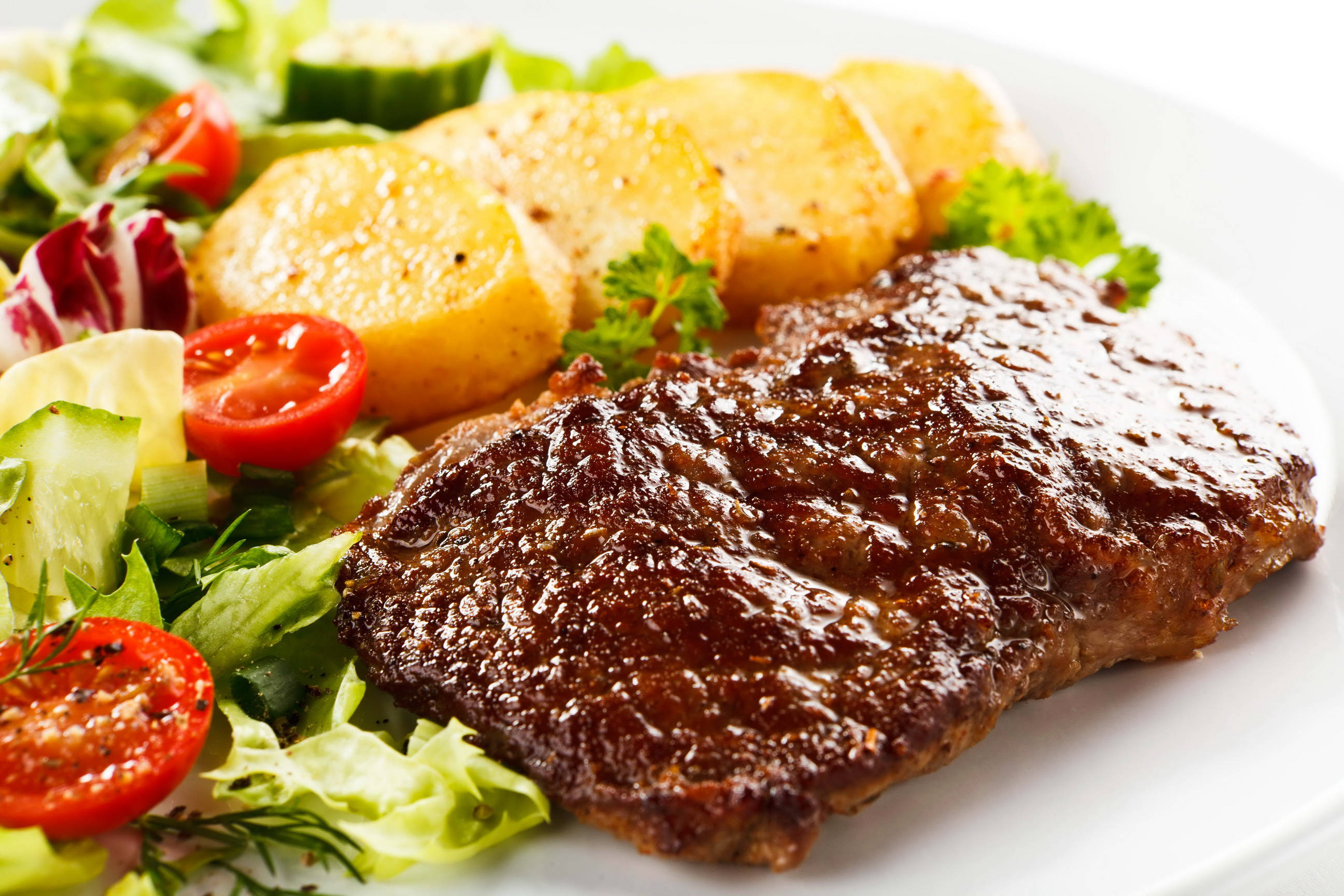 steak parrilla, roasted potatoes, lettuce, 2K Desktop Wallpaper