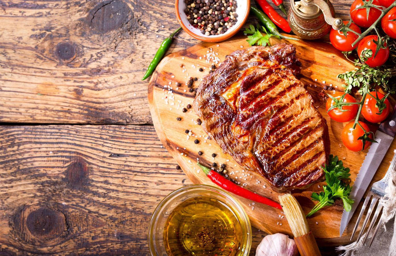 grilled steak, wooden board, cherry tomatoes, HD Desktop Wallpaper
