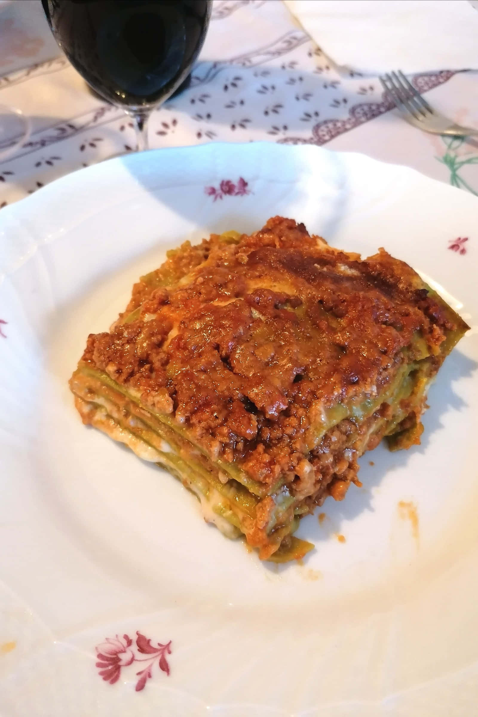 Chunky Meat Lasagna Alla Bolognese, golden-brown, rich tomato sauce, Full HD Phone Wallpaper