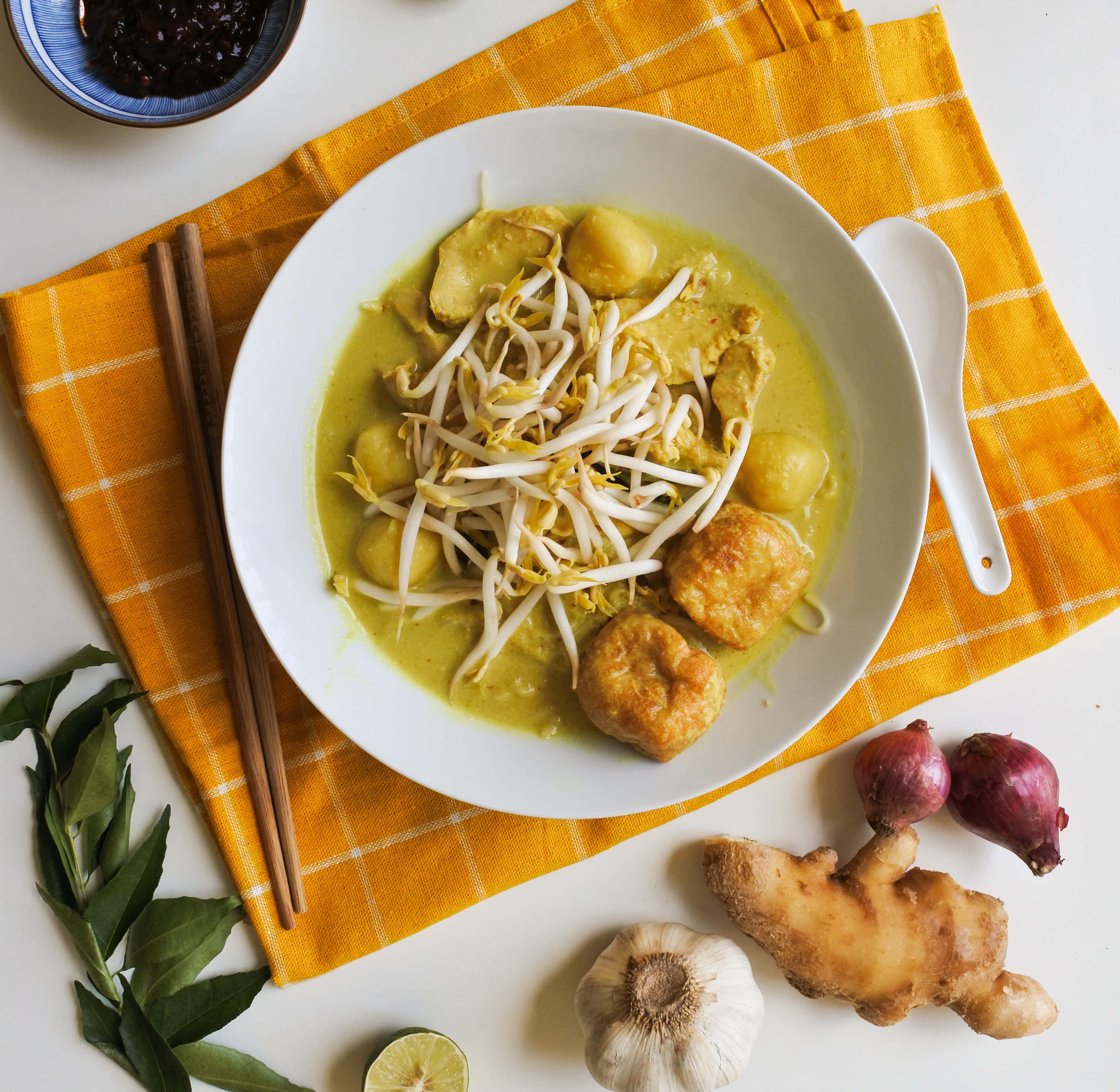 curry laksa, yellow checkered napkin, green curry, 2K Desktop Wallpaper