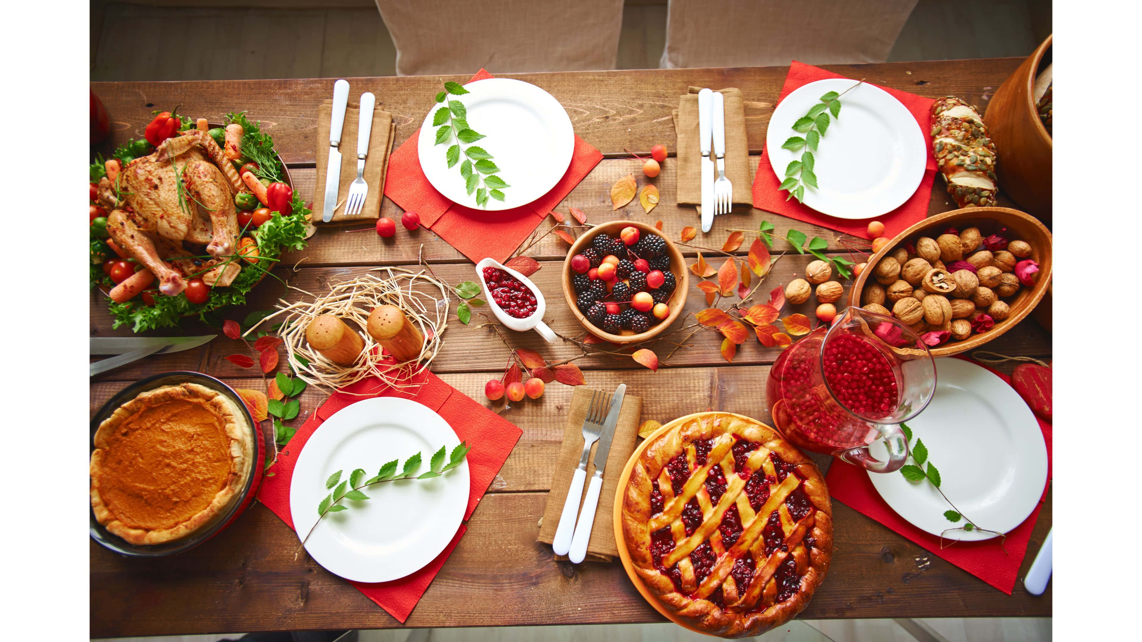 rustic wooden table, Thanksgiving, roasted turkey, 4K Desktop Wallpaper
