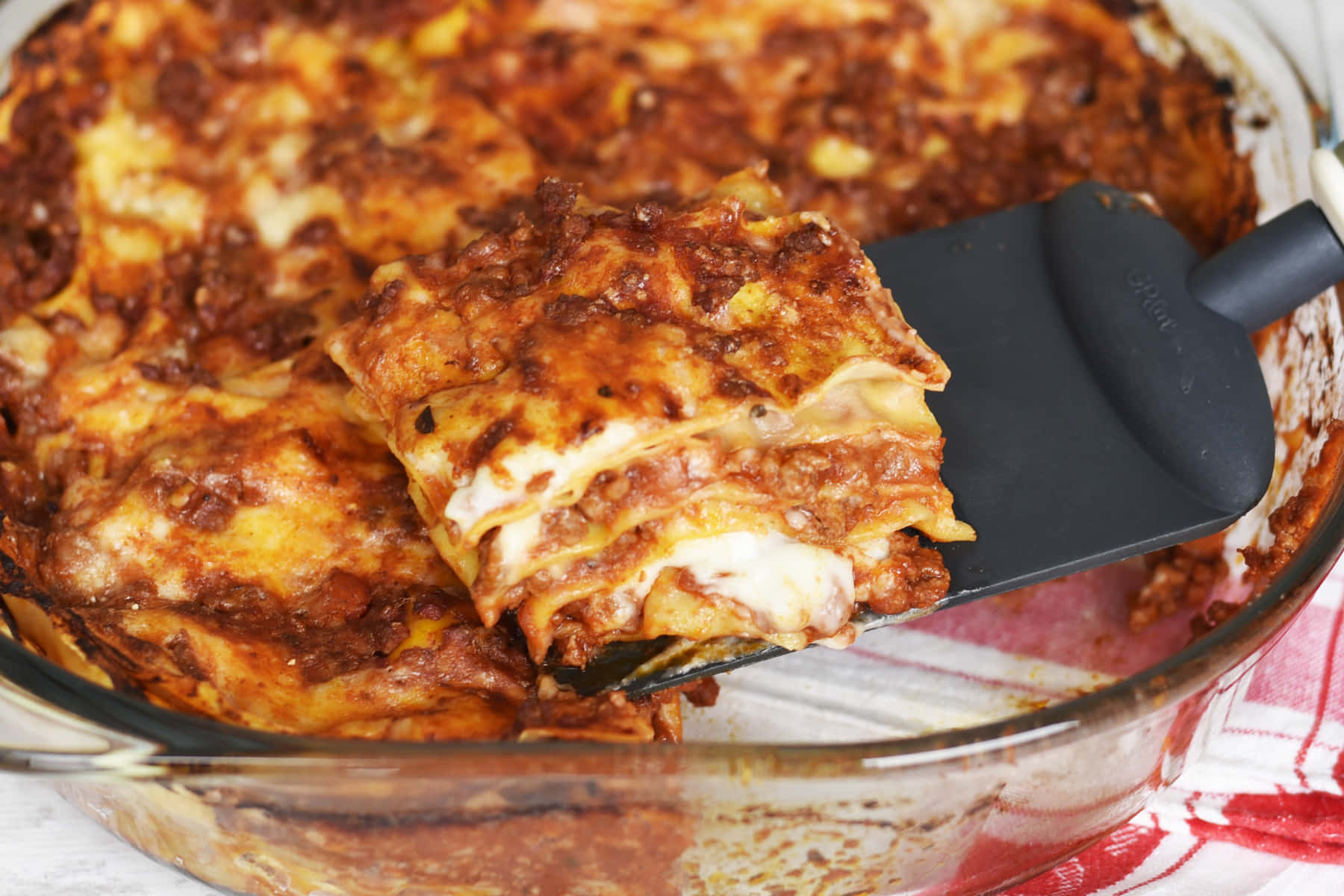 lasagna alla bolognese, glass baking dish, cheesy lasagna, HD Desktop Wallpaper