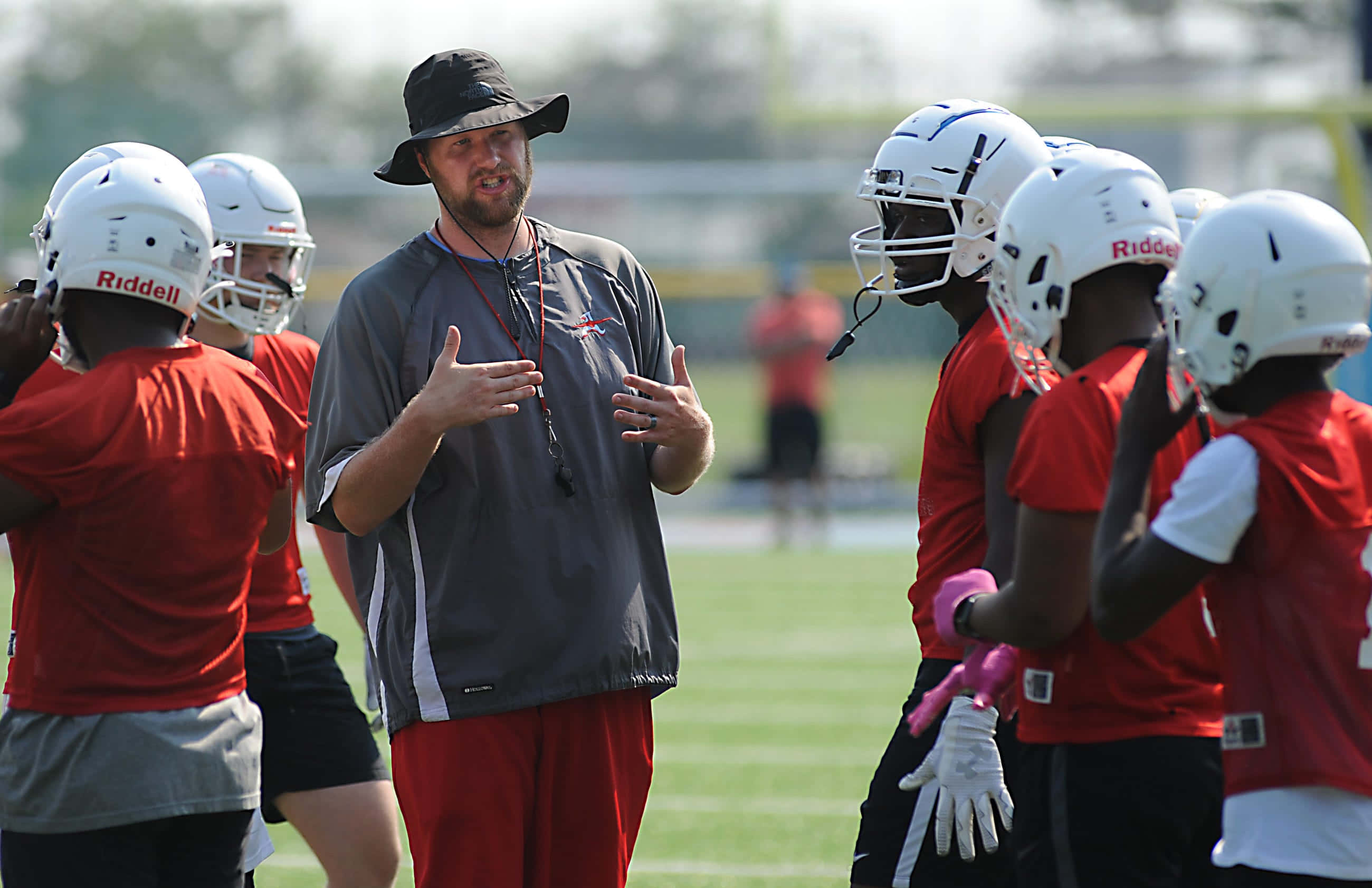 football coach, black hat, red jerseys, 2K Desktop Wallpaper