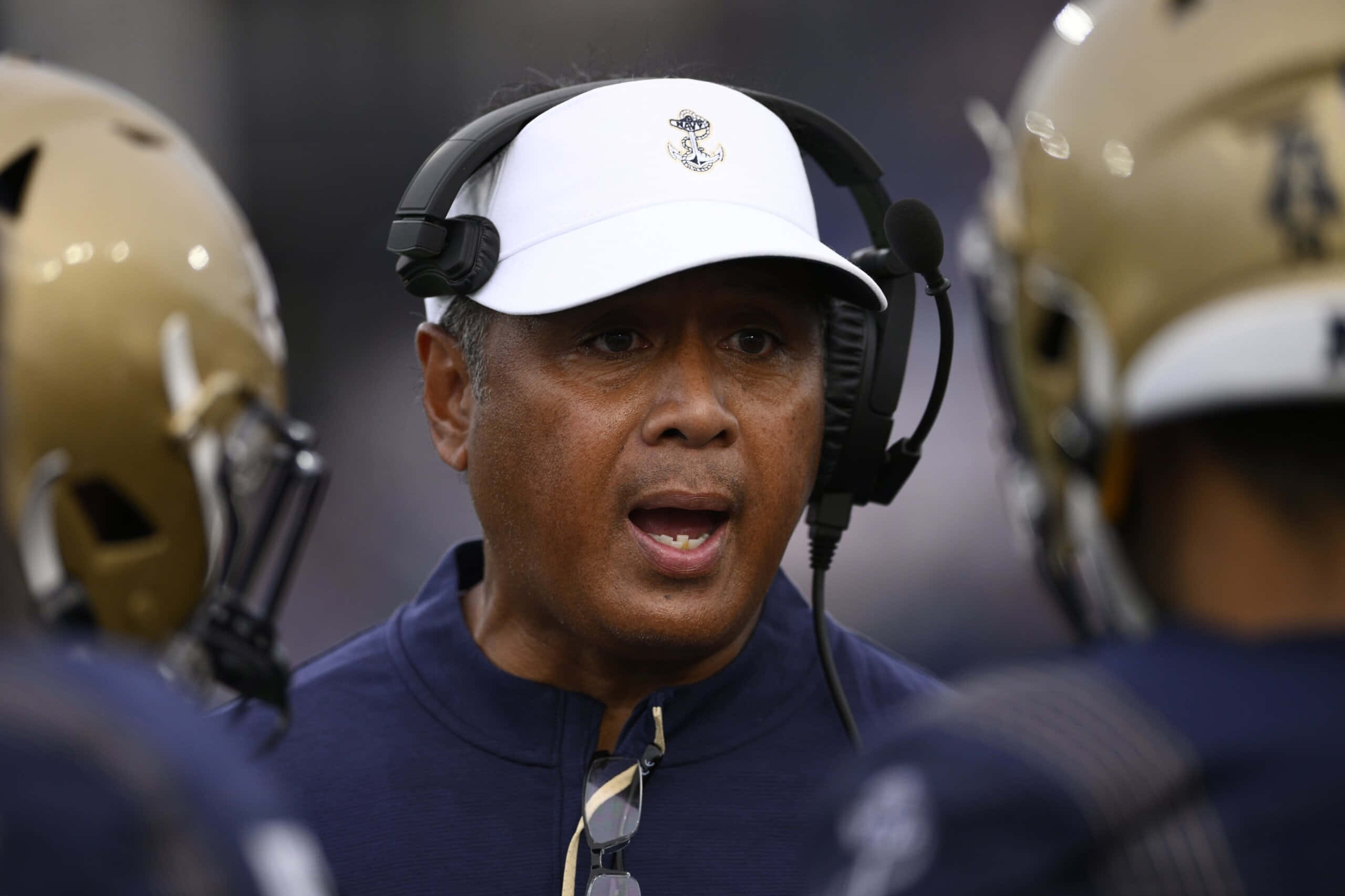 football coach, white cap, headset, 2K Desktop Wallpaper