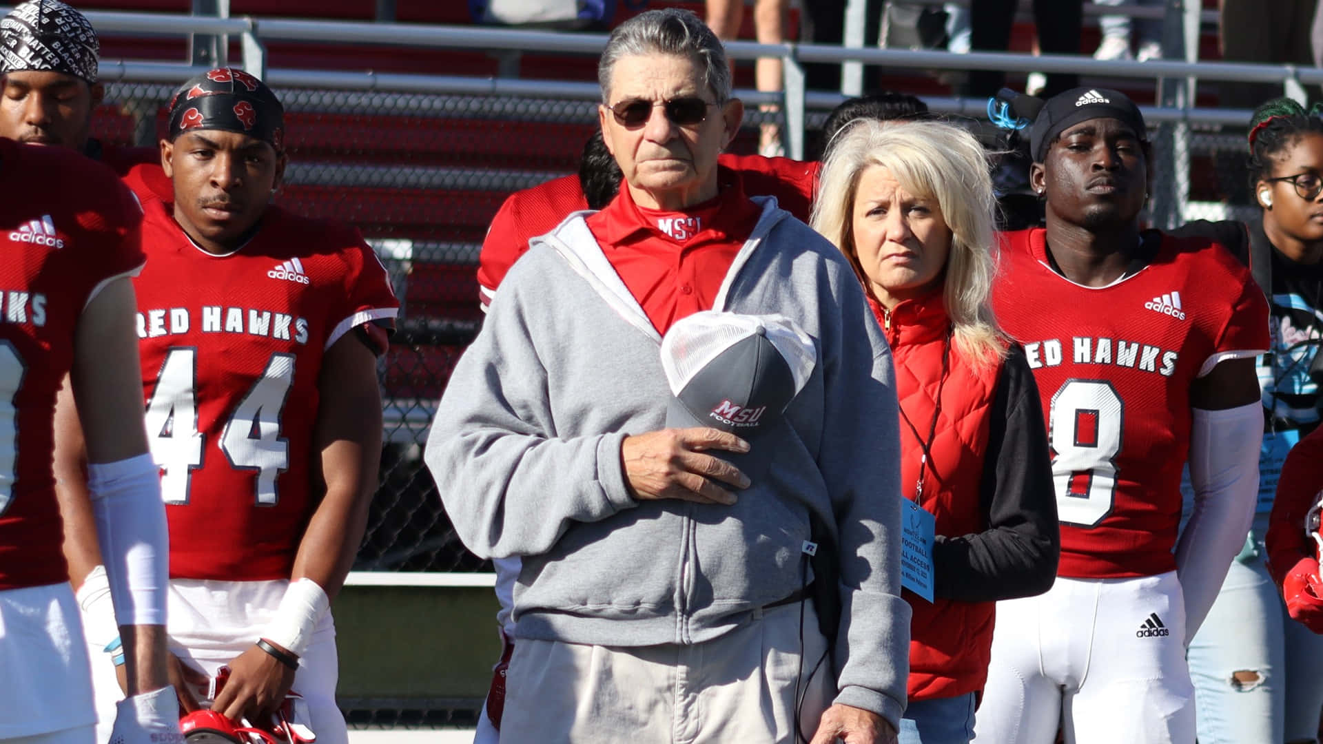 football coach, wife, sidelines, Full HD Desktop Wallpaper