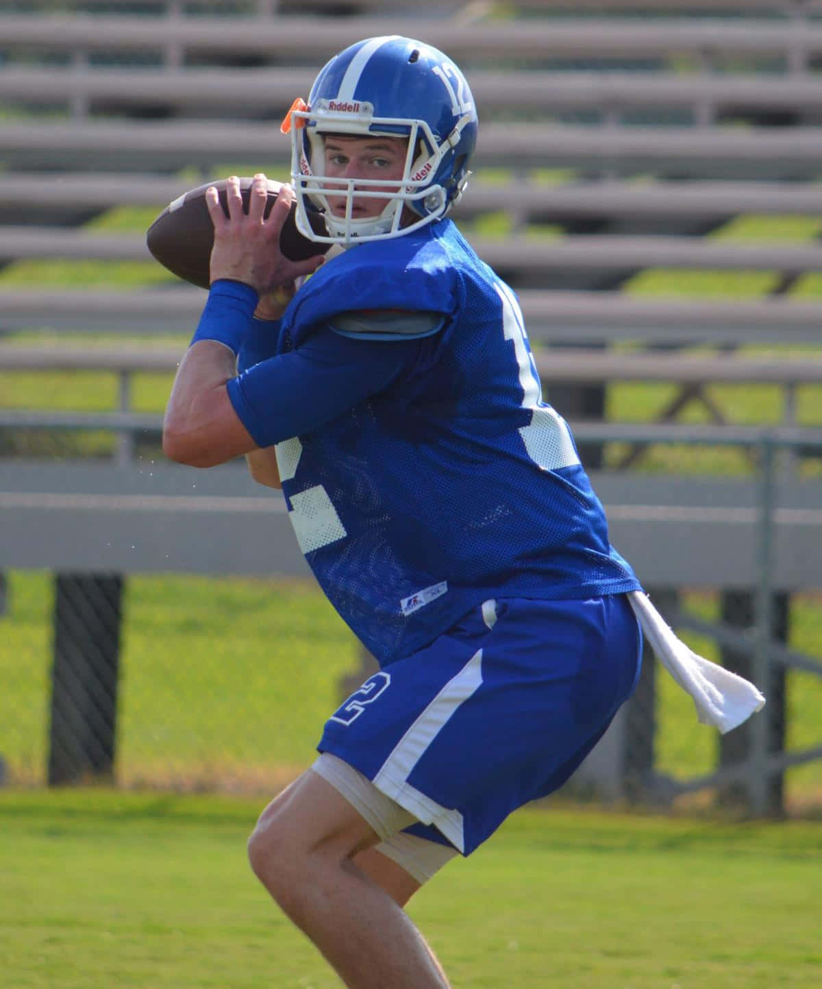 quarterback, blue gear, sunny field, HD Phone Wallpaper