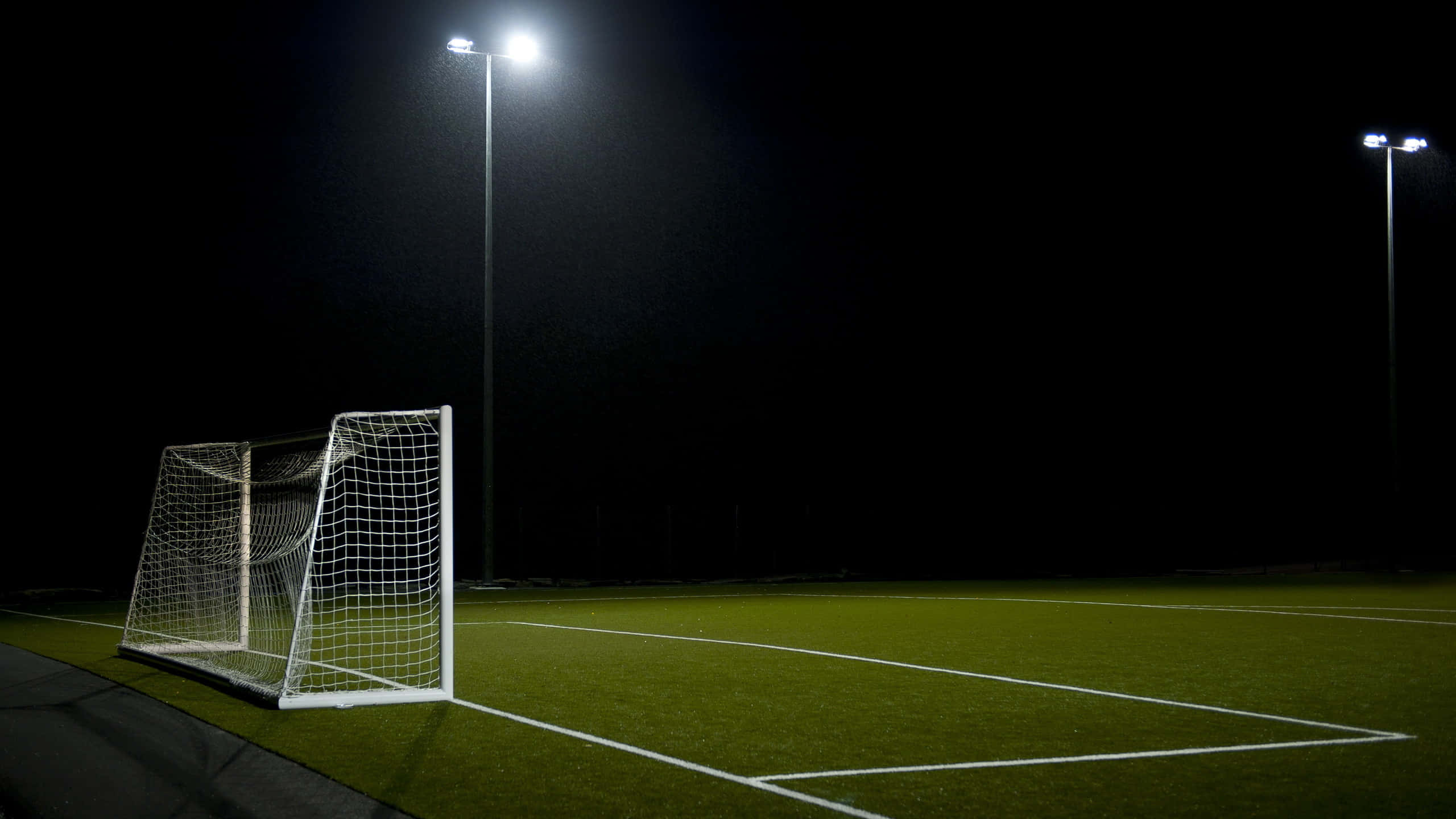 football field, artificial turf field, floodlights, 2K Desktop Wallpaper