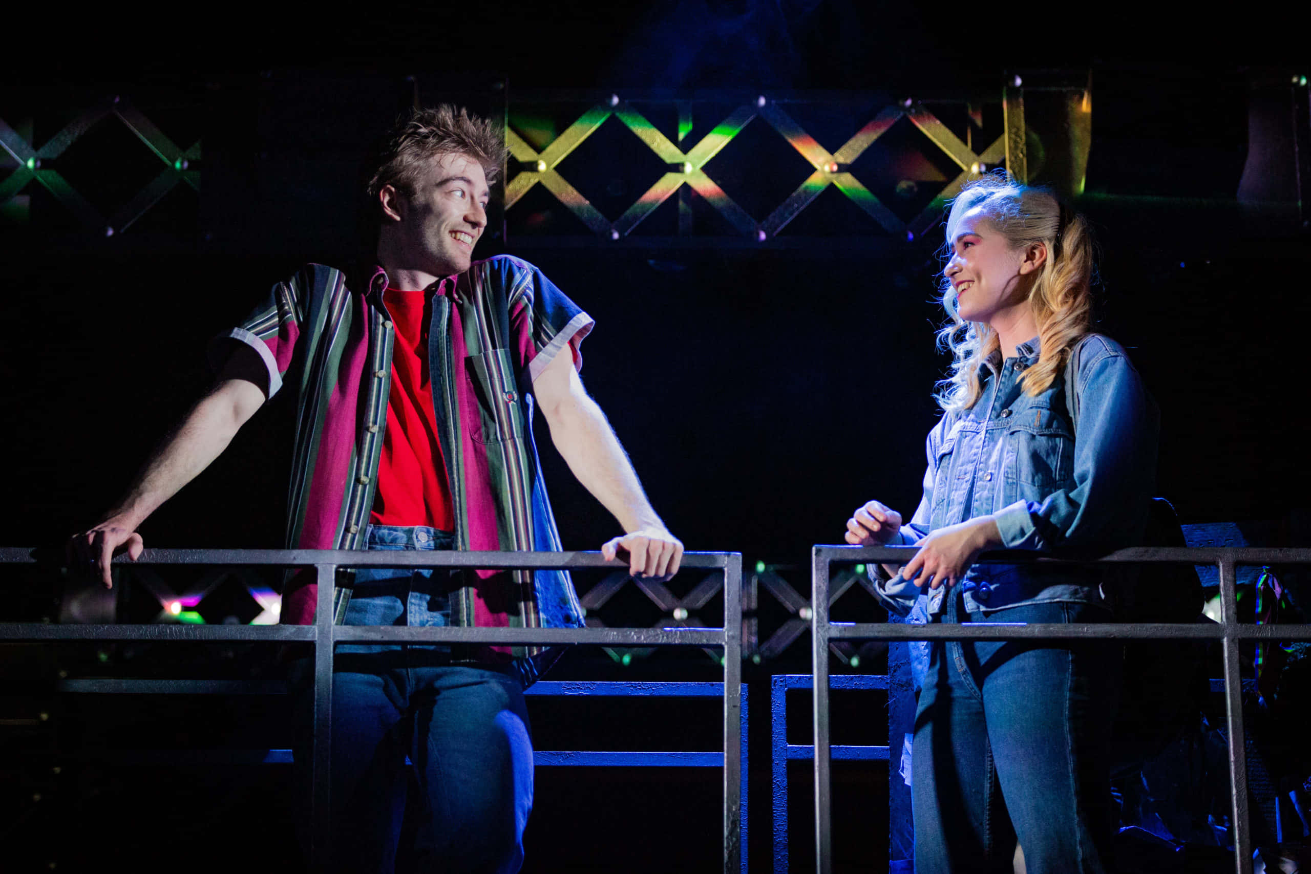 Footloose, stage scene, smile exchange, 2K Desktop Wallpaper