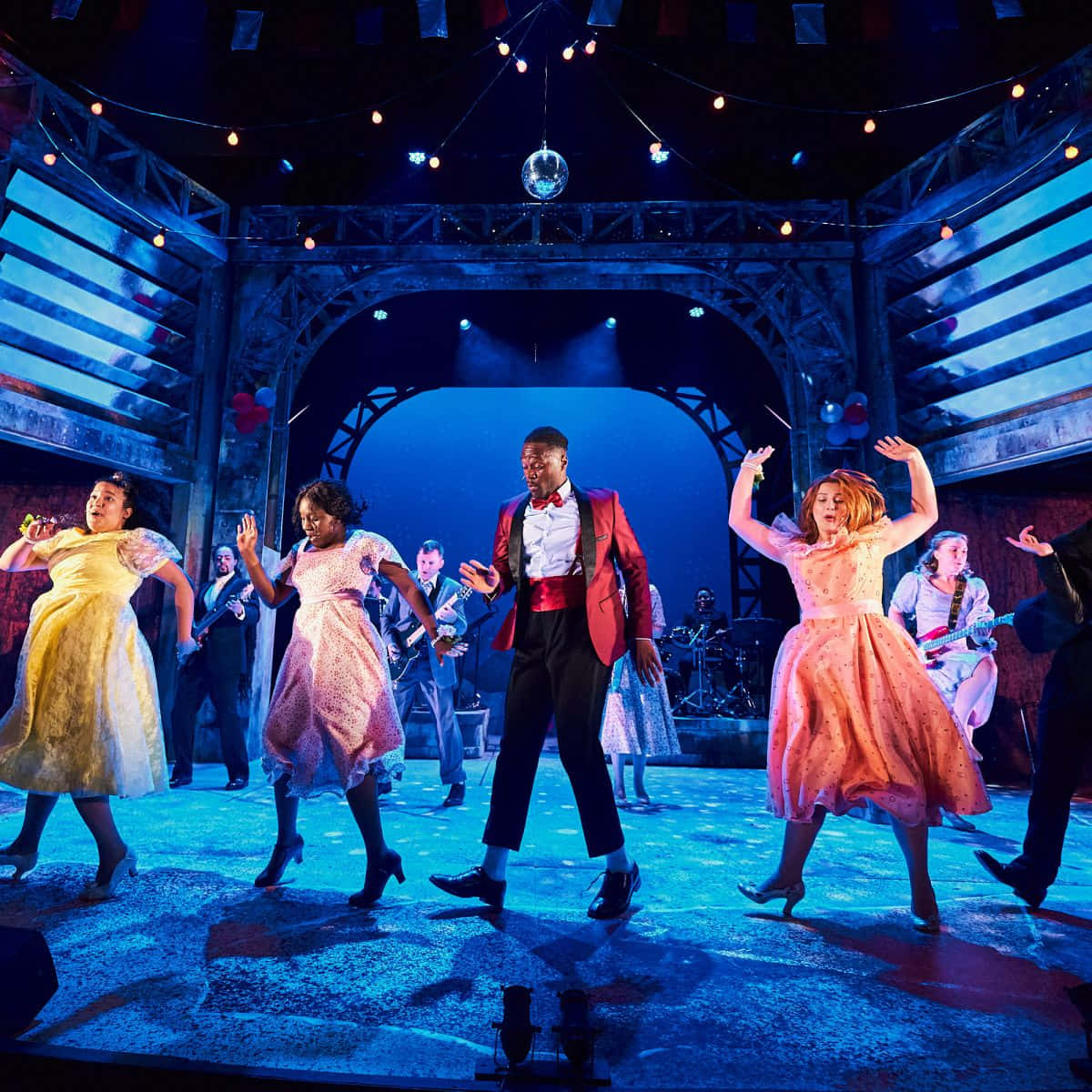 Footloose, musical, dance scene, SD Desktop Wallpaper