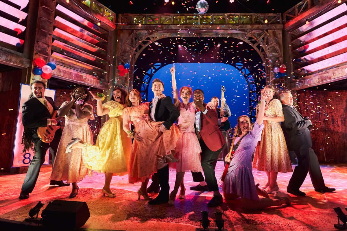 Footloose, cast celebration scene, vintage dresses, SD Desktop Wallpaper