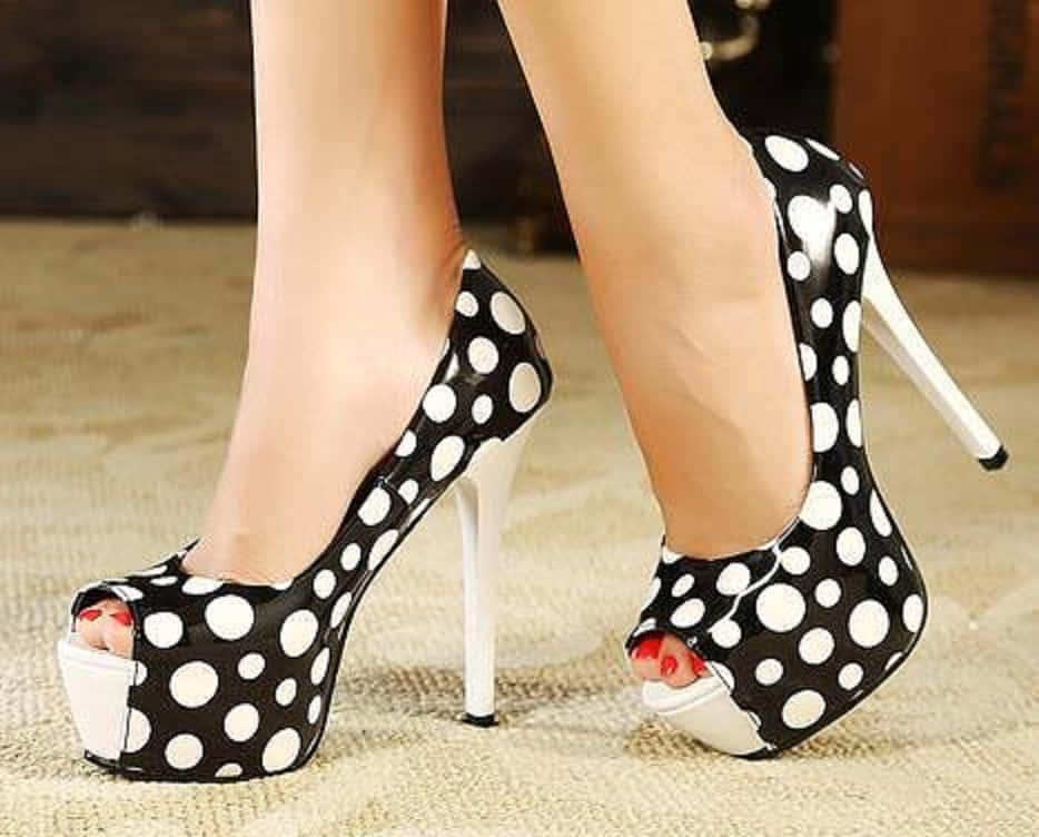 black and white polka dot peep-toe platform heels, red painted toenails, woman's feet, SD Desktop Wallpaper