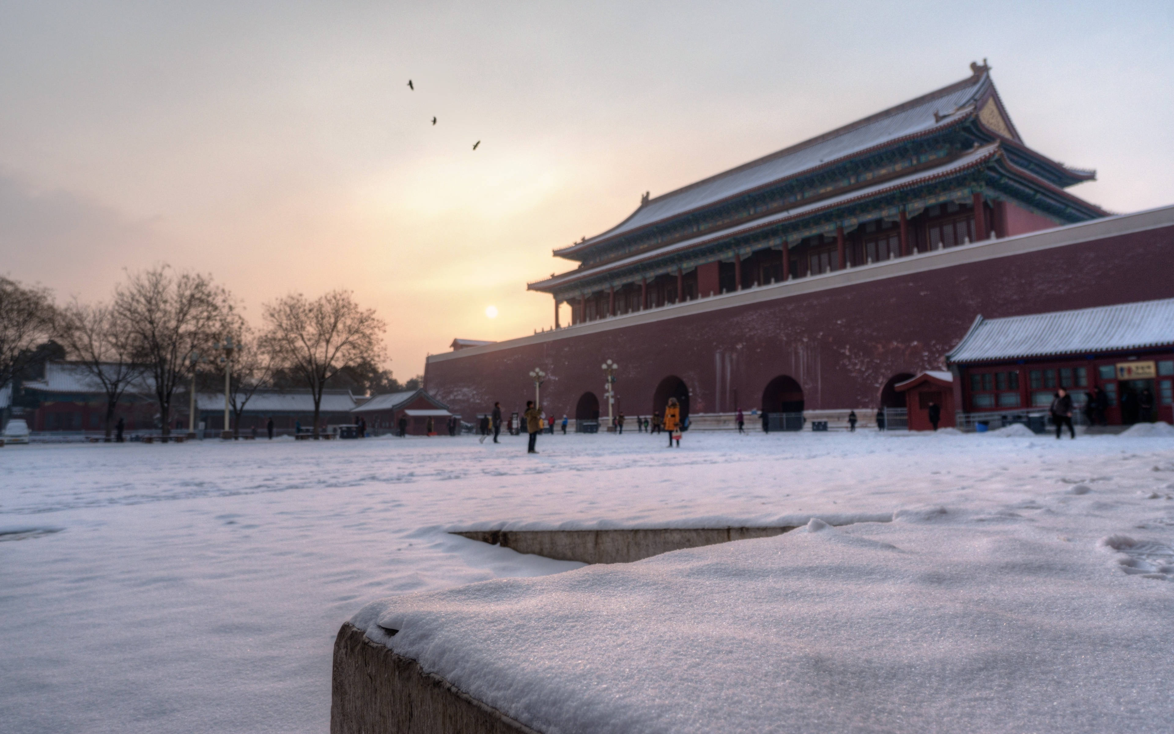 Forbidden City, snow-covered courtyard, dawn, 4K Desktop Wallpaper