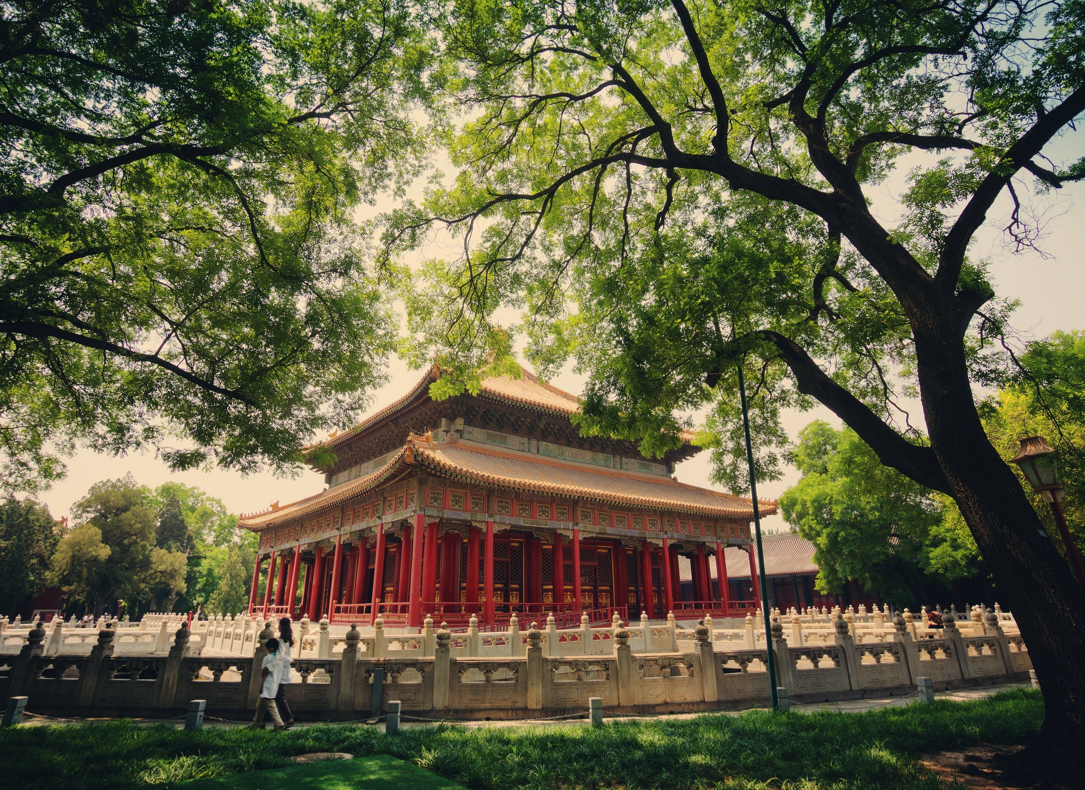 Forbidden City, red Chinese pavilion, golden roof, 2K Desktop Wallpaper