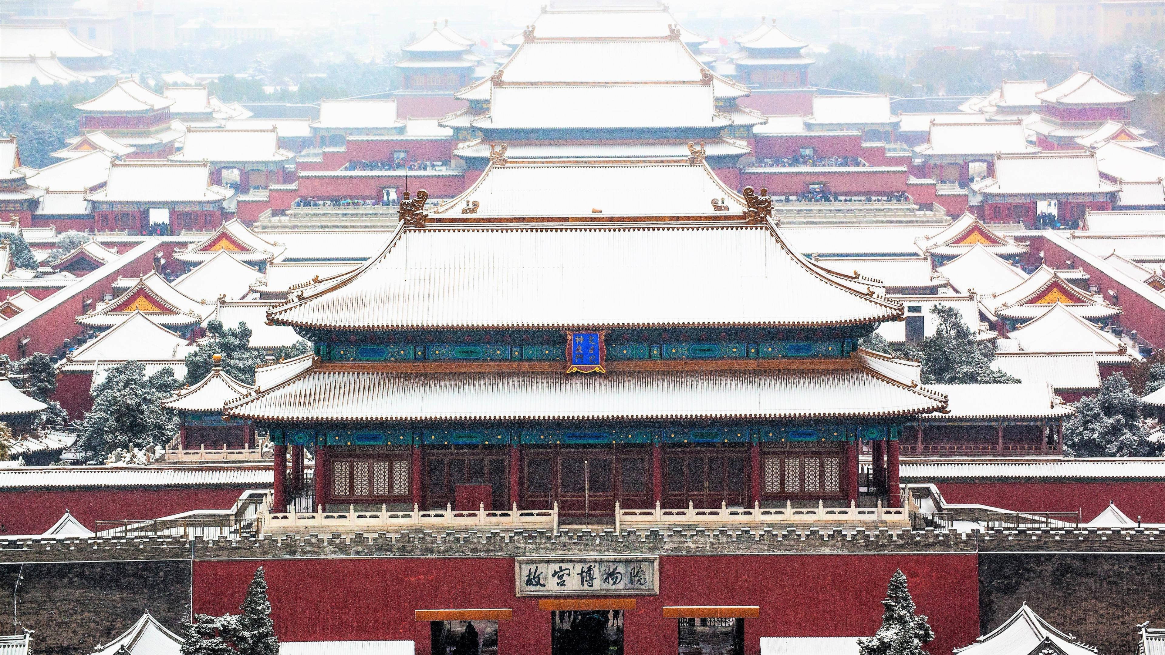 Forbidden City, red walls, golden-roofed halls, 4K Desktop Wallpaper