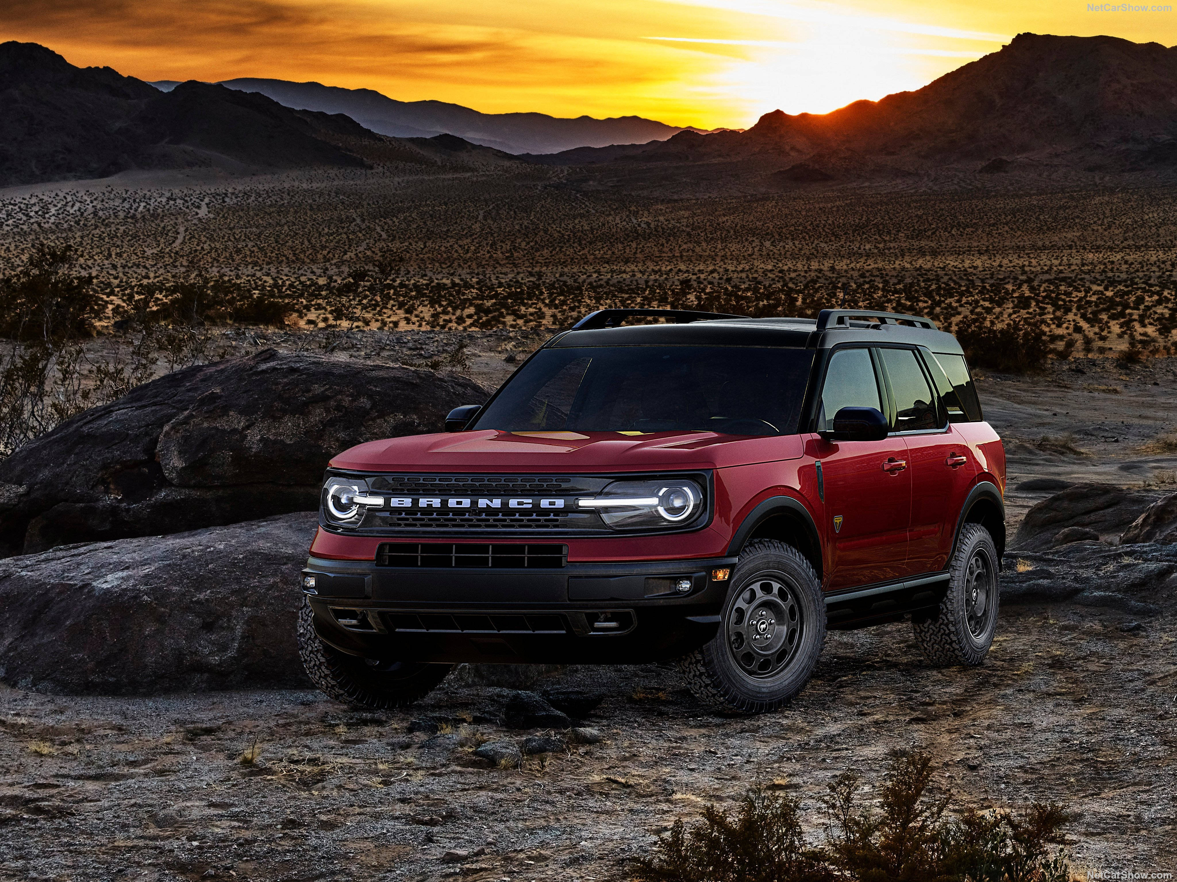 Ford Bronco, shiny red, desert, 4K Desktop Wallpaper