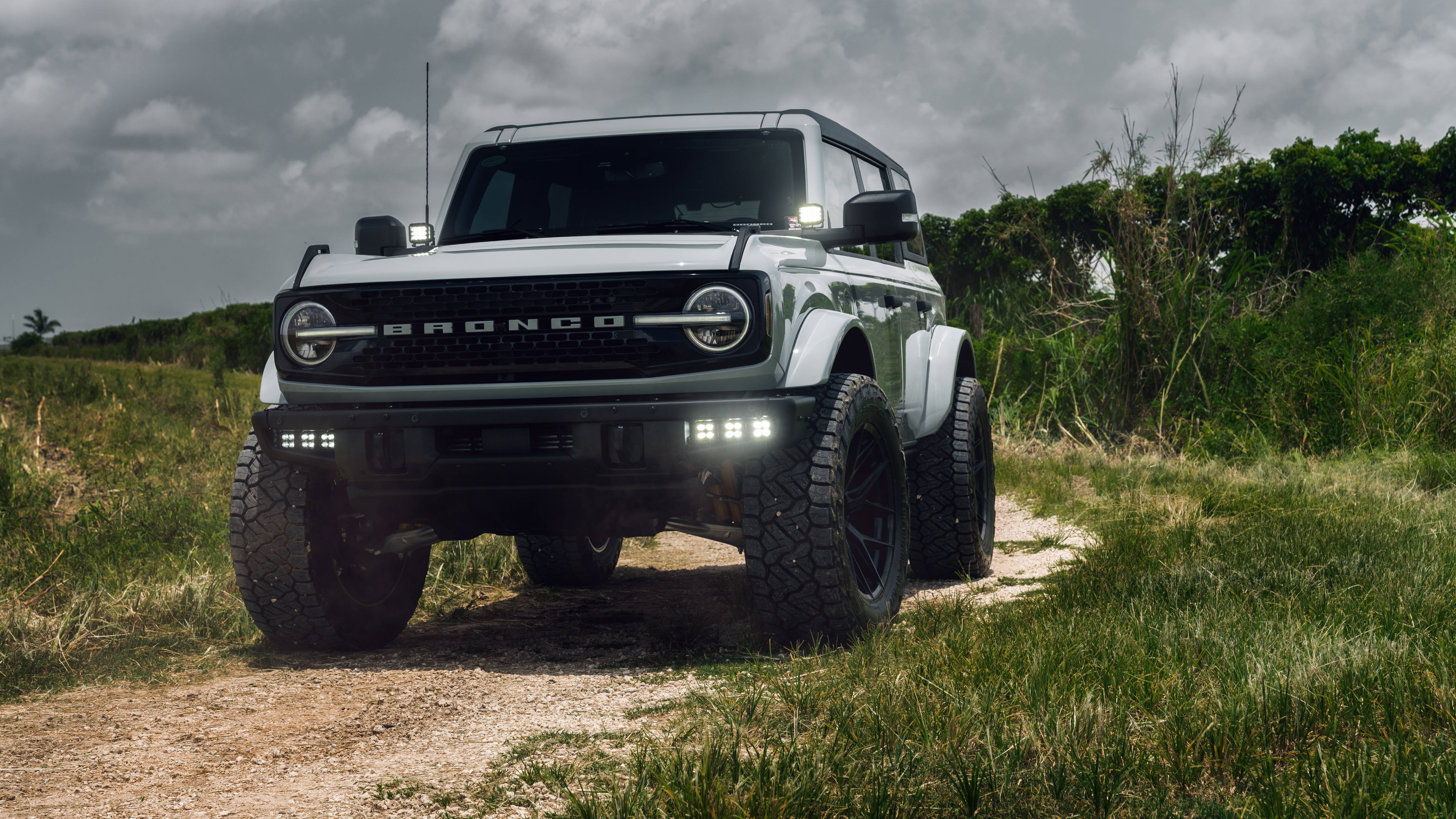 Ford Bronco, white, large tires, 5K Desktop Wallpaper