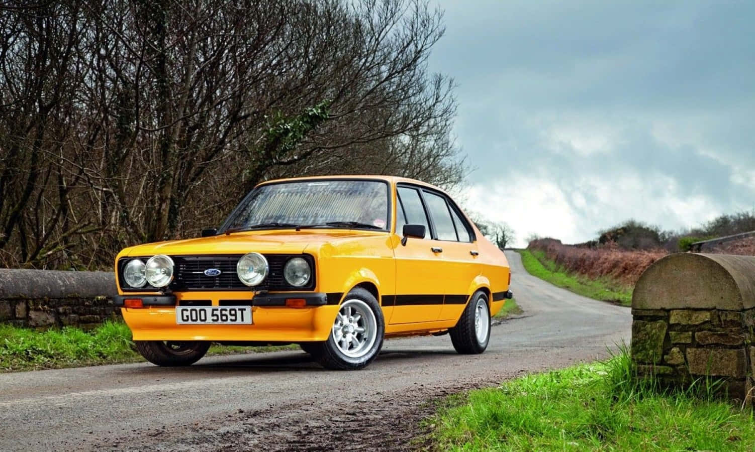 Ford Escort, vibrant yellow, black racing stripes, HD Desktop Wallpaper