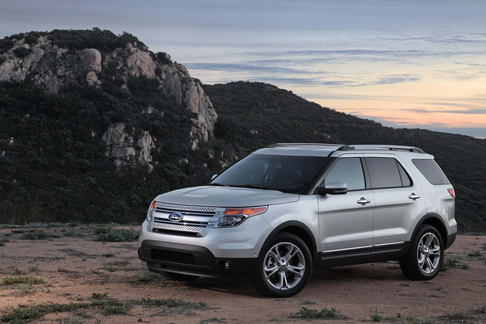Ford Explorer, silver, dusty terrain, HD Desktop Wallpaper