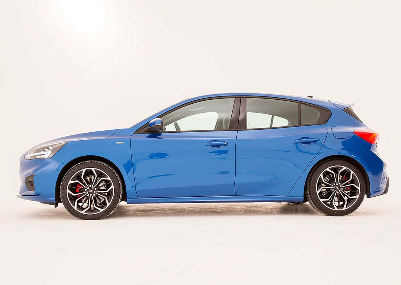 Ford Focus, blue hatchback, black alloy wheels, HD Desktop Wallpaper