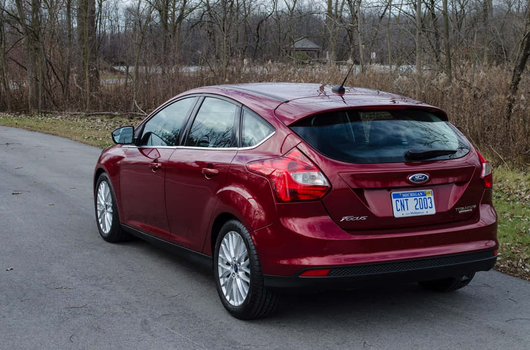 Ford Focus, glossy red, hatchback, SD Desktop Wallpaper