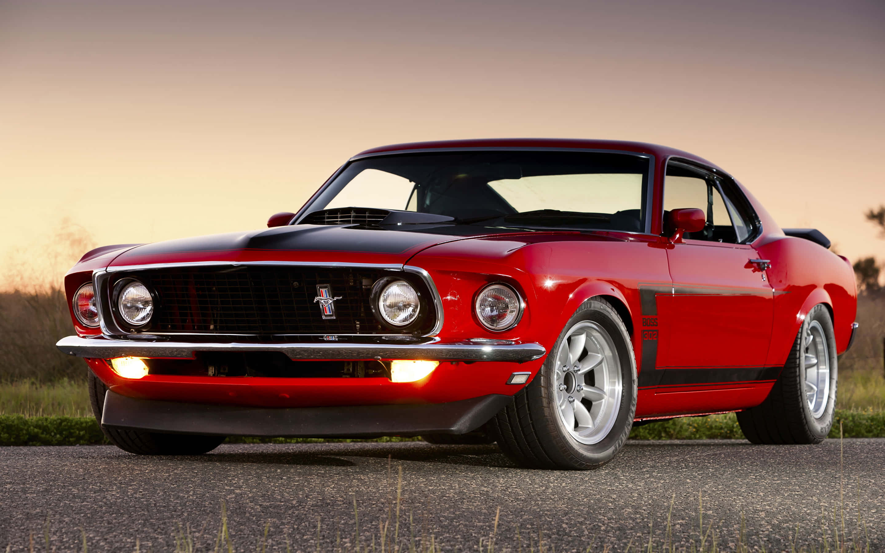 Ford Mustang Boss 302, glossy red, black stripes, 2K Desktop Wallpaper
